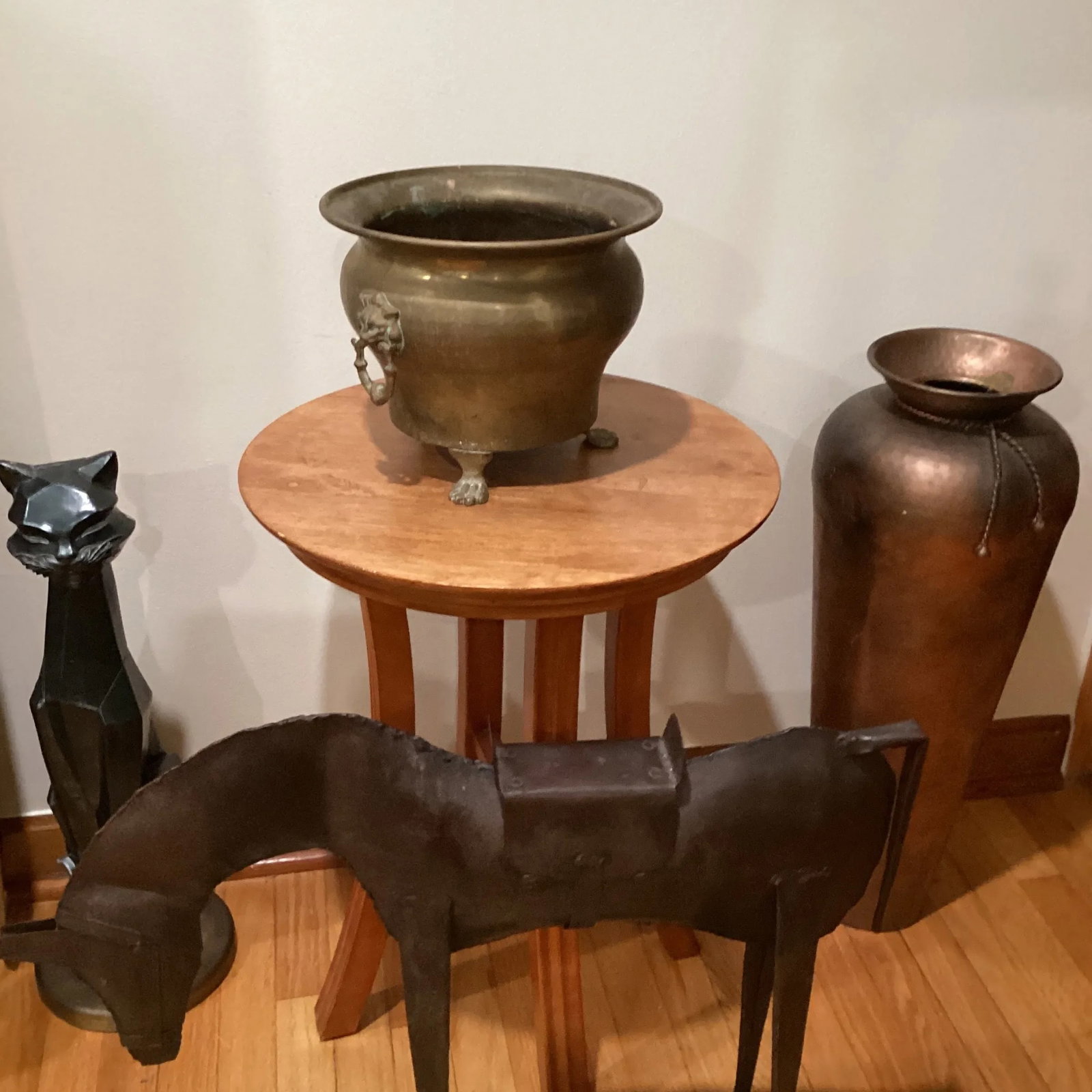 Early 20th Century Hand-Hammered Brass Jardiniere with Lion Heads - 8