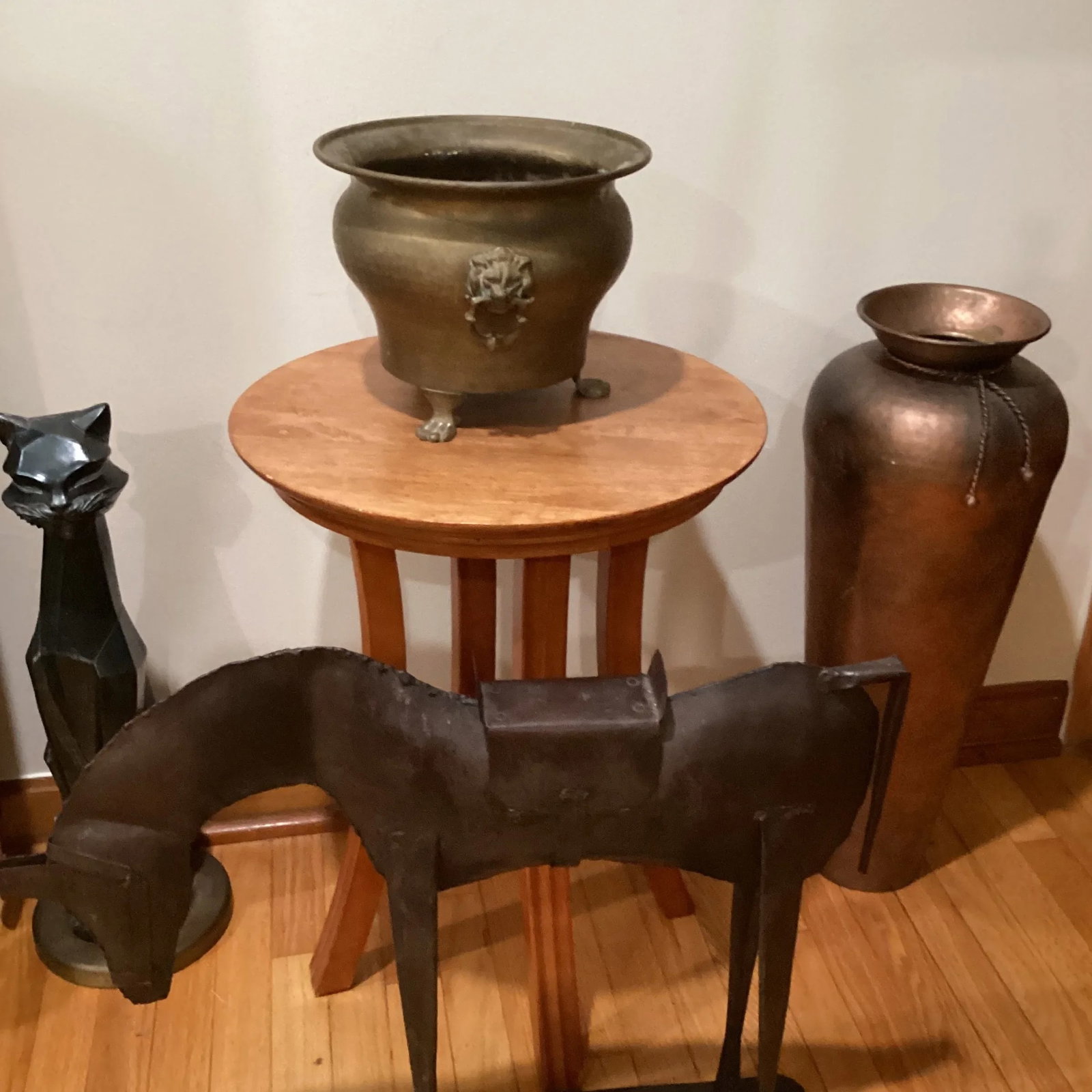Early 20th Century Hand-Hammered Brass Jardiniere with Lion Heads - 9