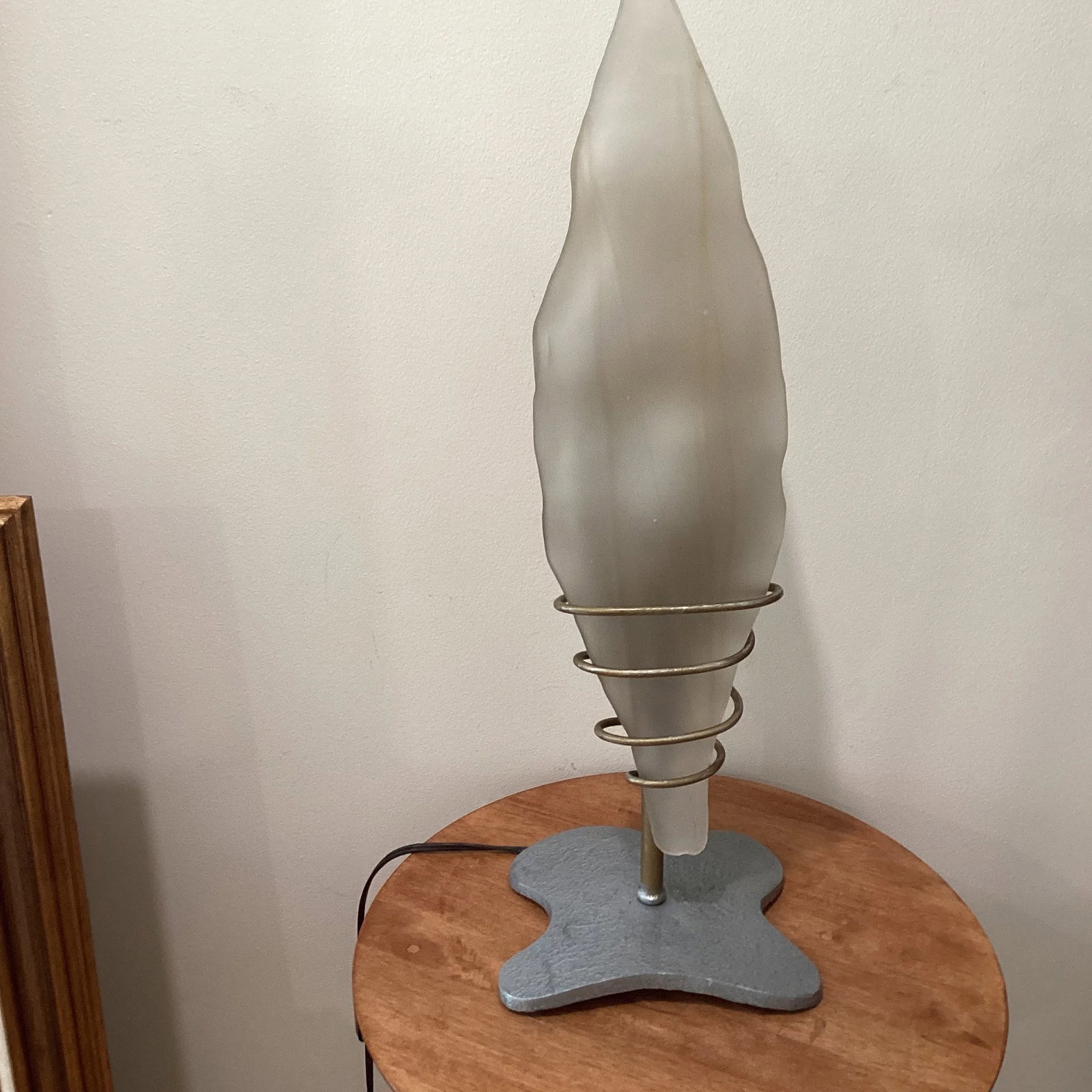 Vintage Large Sculptural Table Lamp With Modern Shape and Metal Base - 2