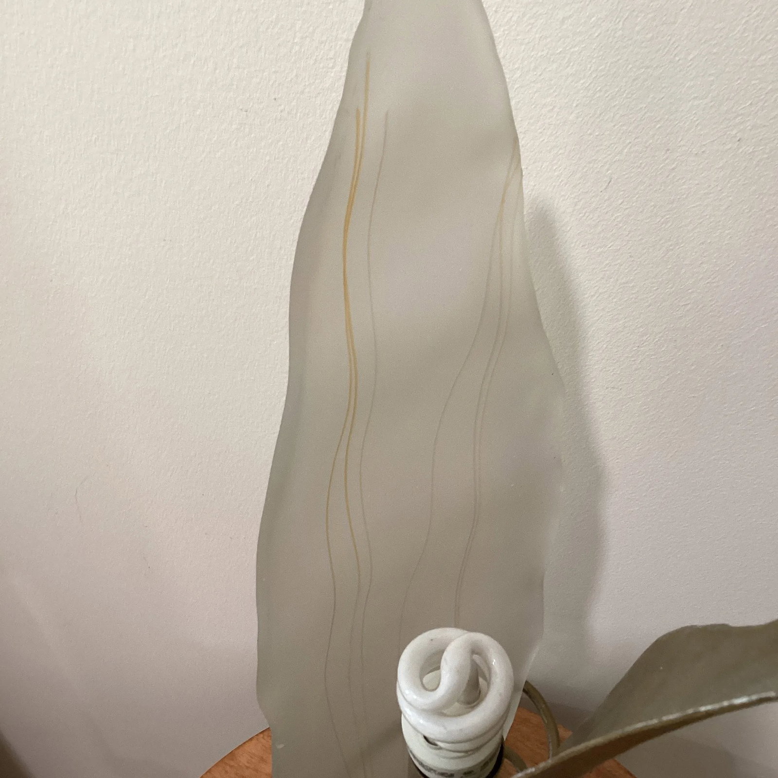 Vintage Large Sculptural Table Lamp With Modern Shape and Metal Base - 5