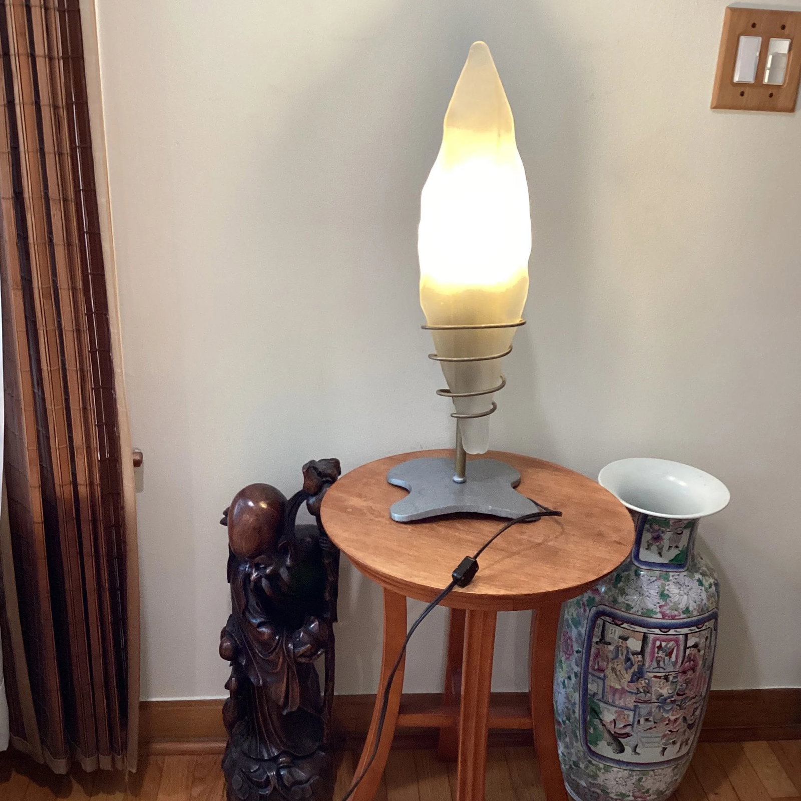 Vintage Large Sculptural Table Lamp With Modern Shape and Metal Base - 8
