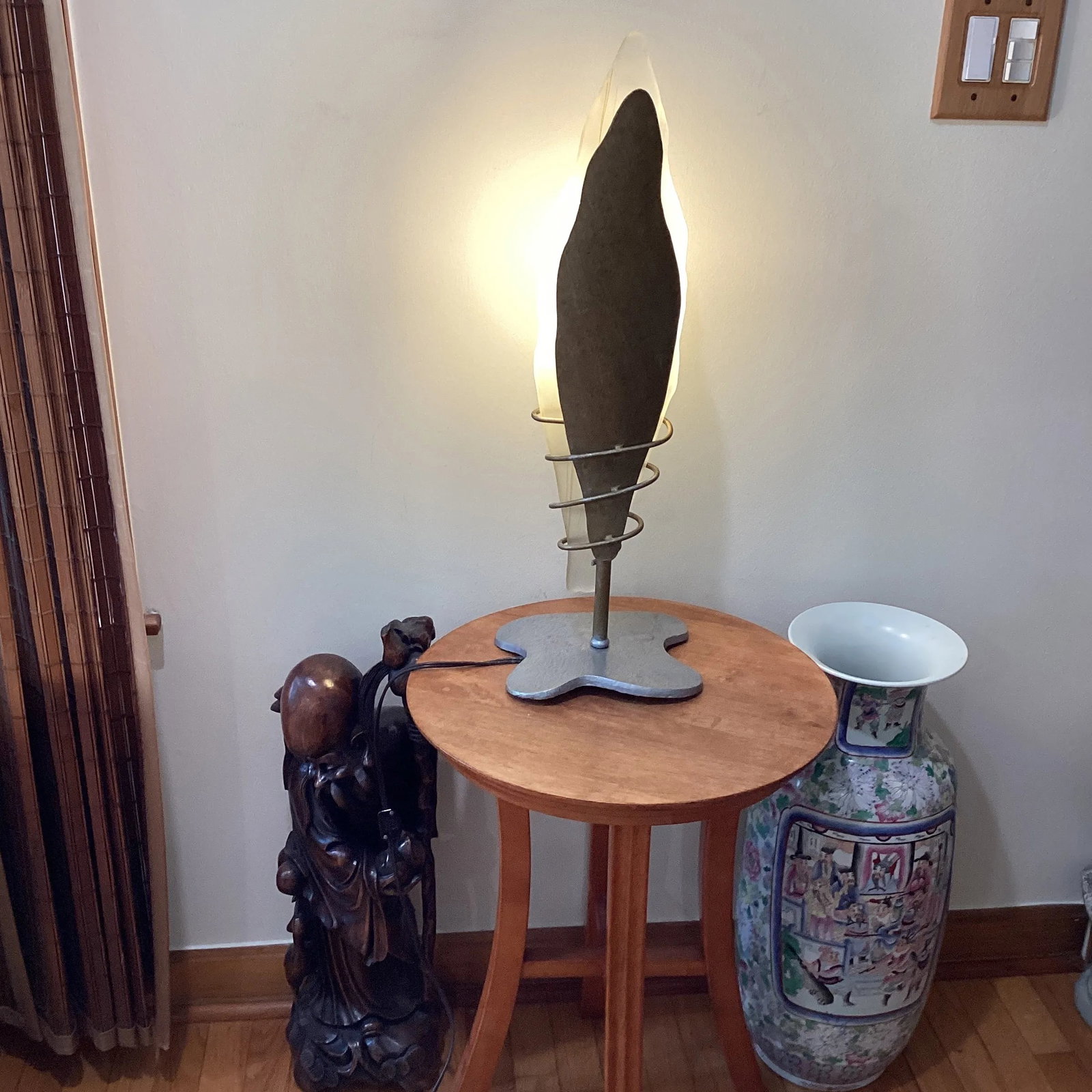 Vintage Large Sculptural Table Lamp With Modern Shape and Metal Base - 9