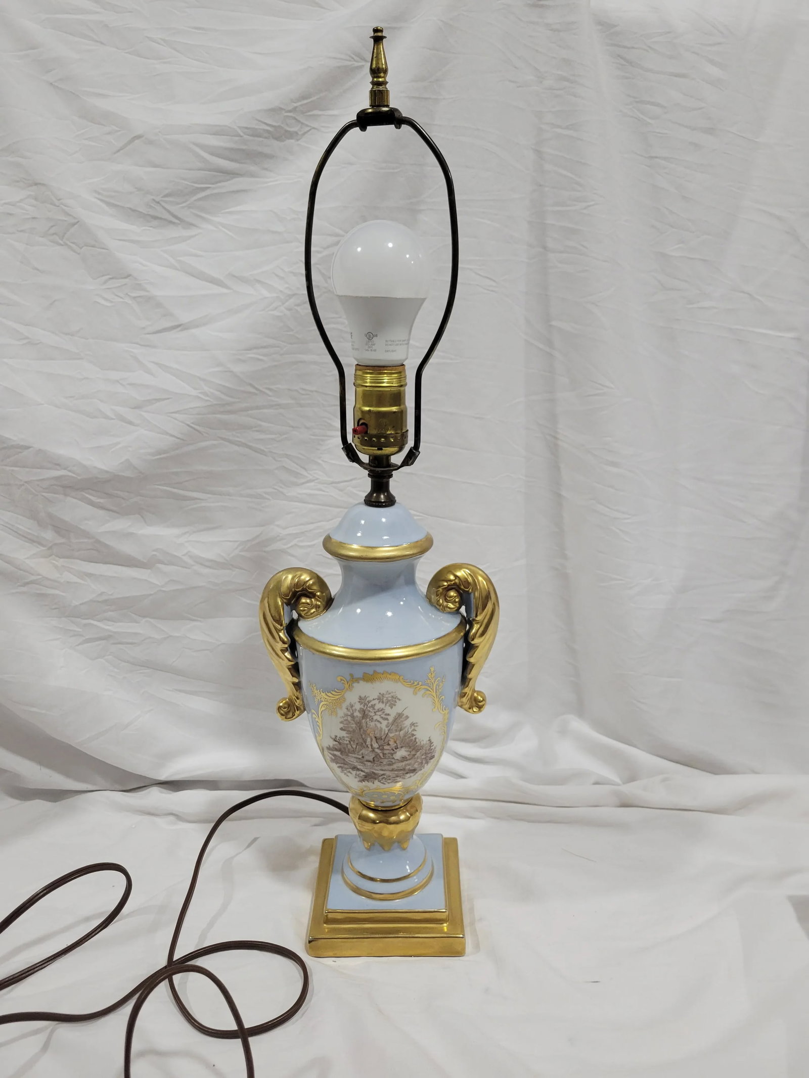 Vintage French Provencial Style Porcelain Table Lamp - 2