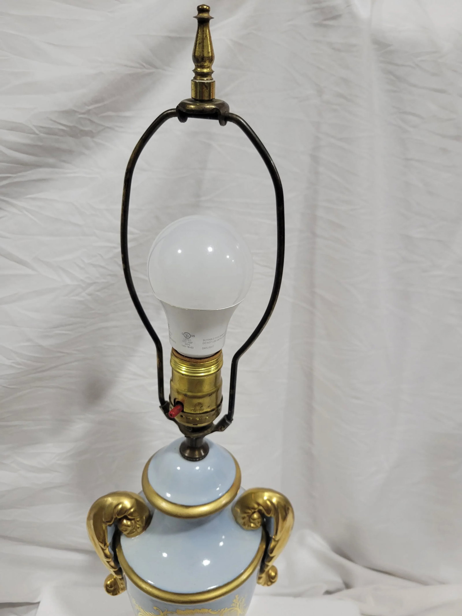 Vintage French Provencial Style Porcelain Table Lamp - 3