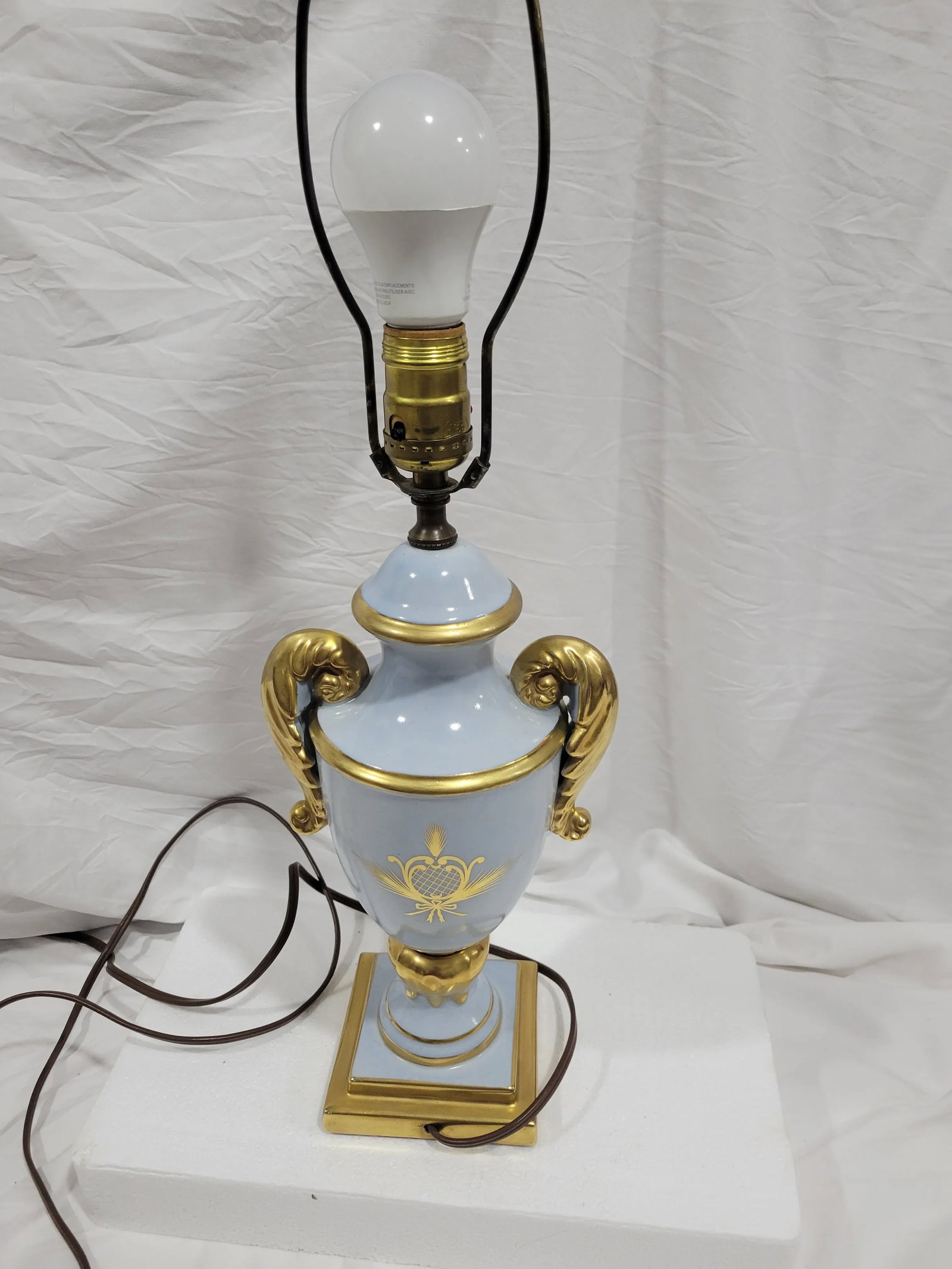 Vintage French Provencial Style Porcelain Table Lamp - 4