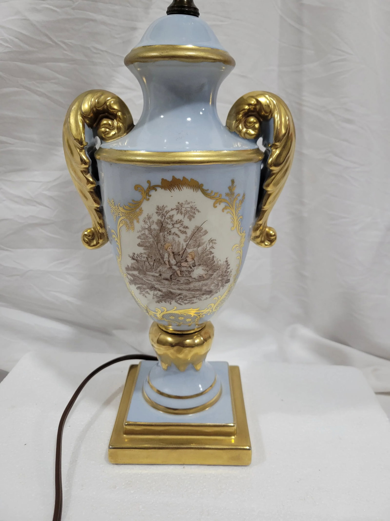 Vintage French Provencial Style Porcelain Table Lamp - 5