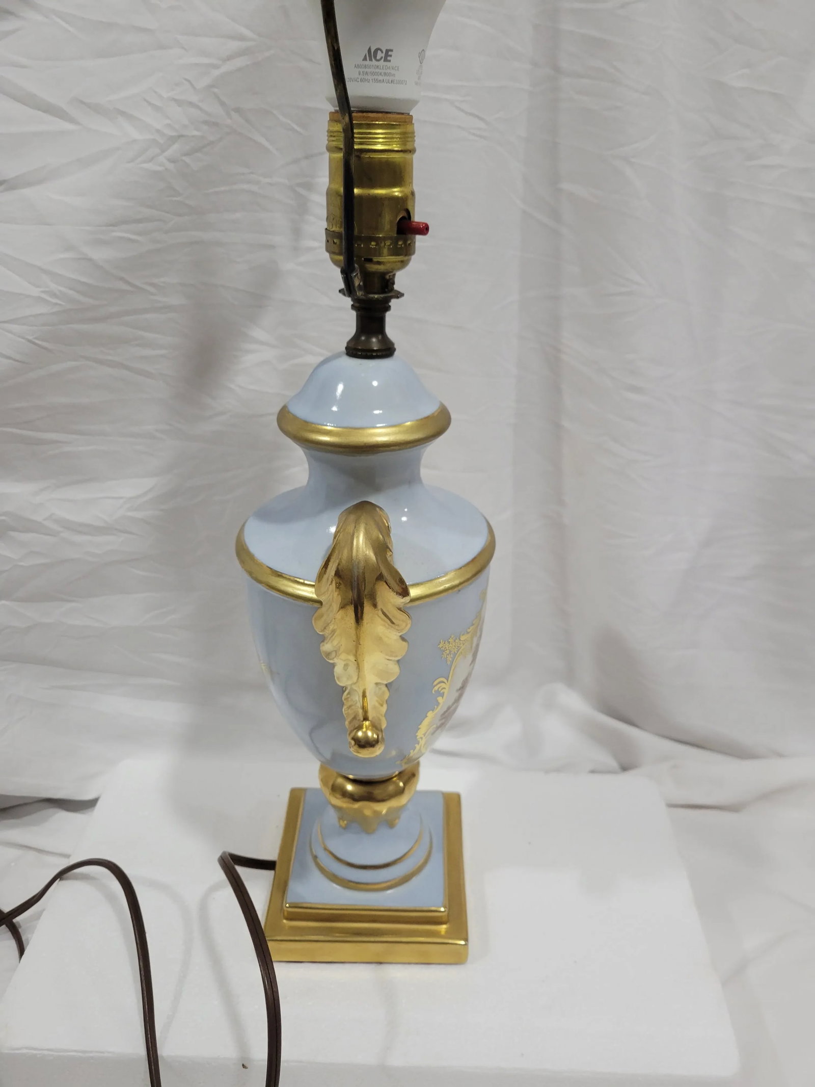 Vintage French Provencial Style Porcelain Table Lamp - 6