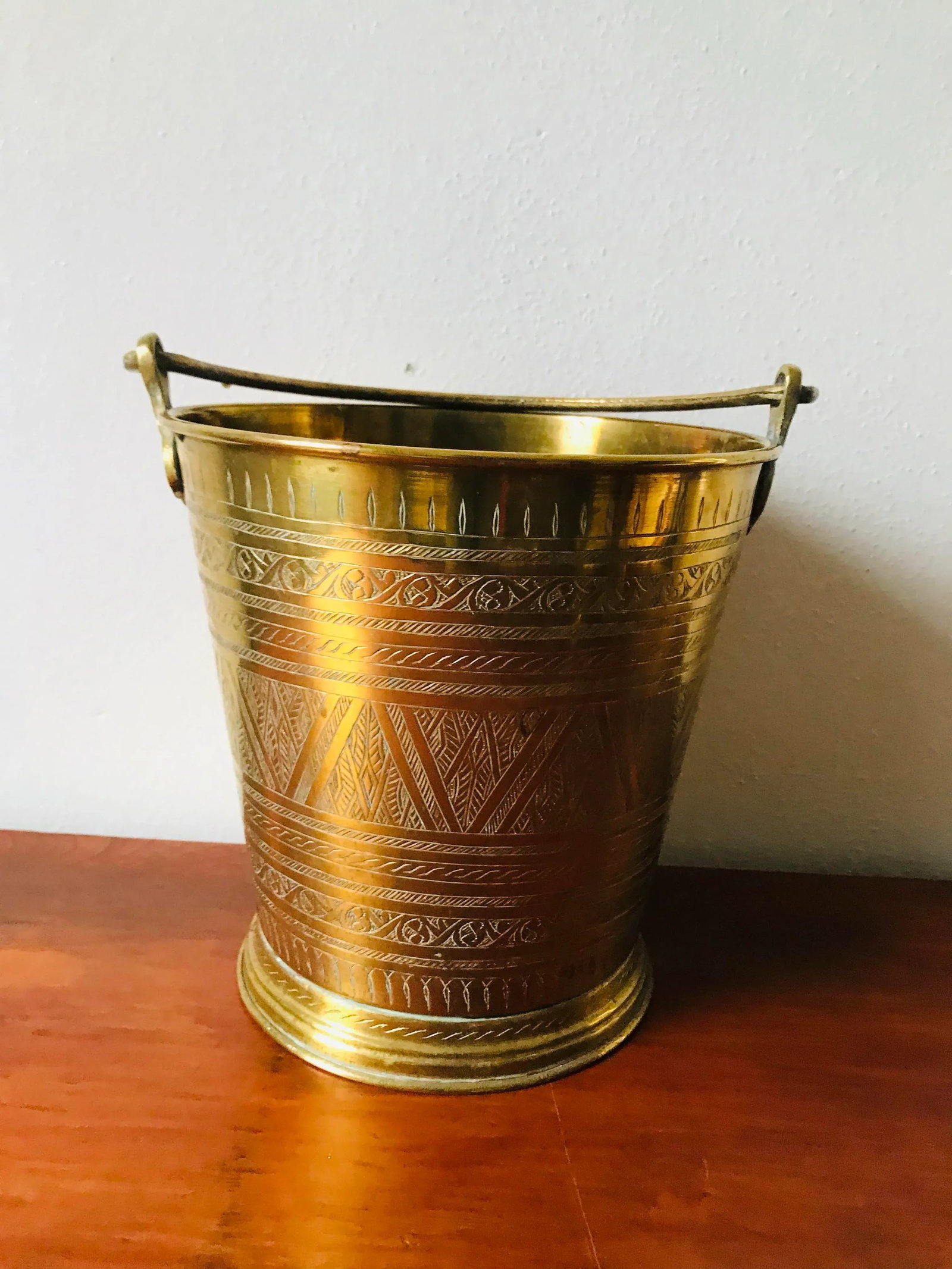 Charming Geometric Etched Vintage Brass Water Bucket - 4