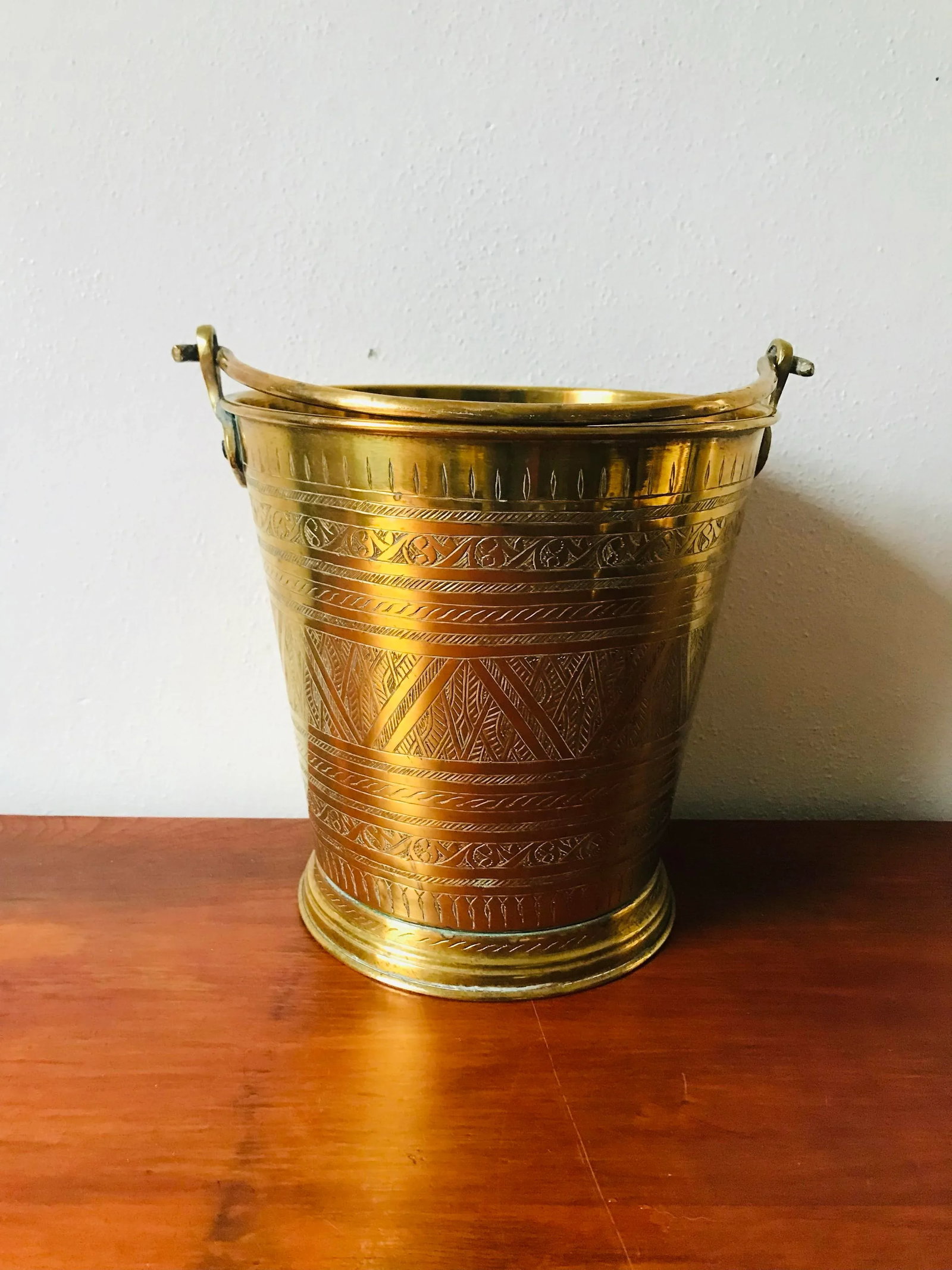Charming Geometric Etched Vintage Brass Water Bucket - 5
