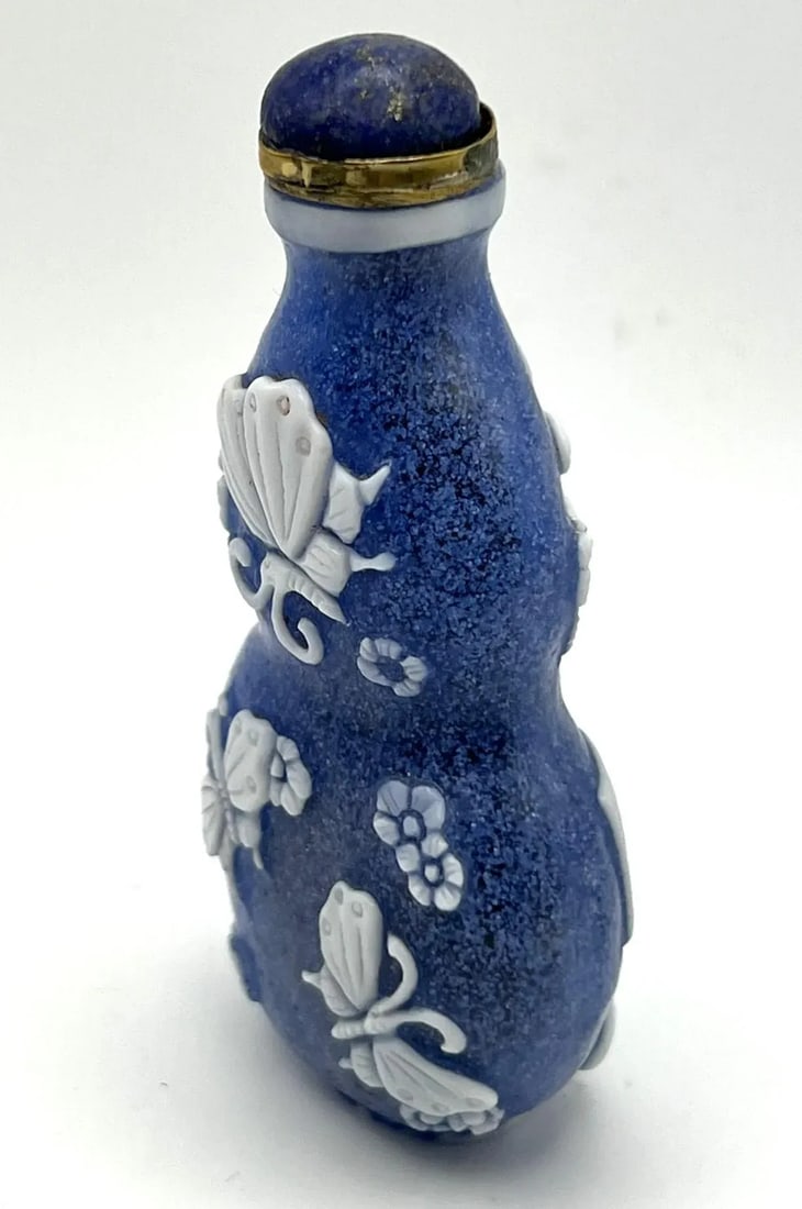 Blue Frosted Beijing Glass Double Gourd Shaped Snuff Bottle With Qianlong Mark - 2