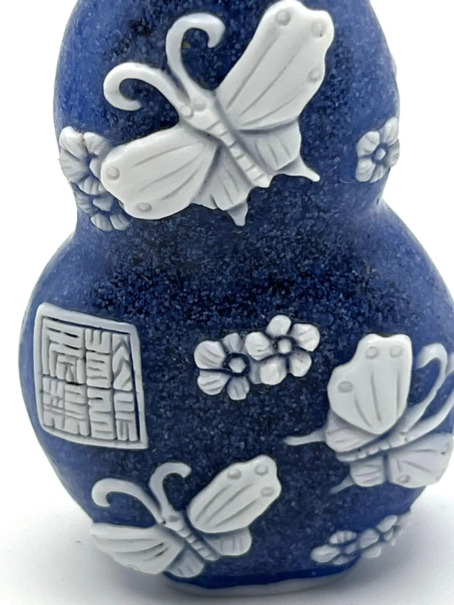 Blue Frosted Beijing Glass Double Gourd Shaped Snuff Bottle With Qianlong Mark - 7