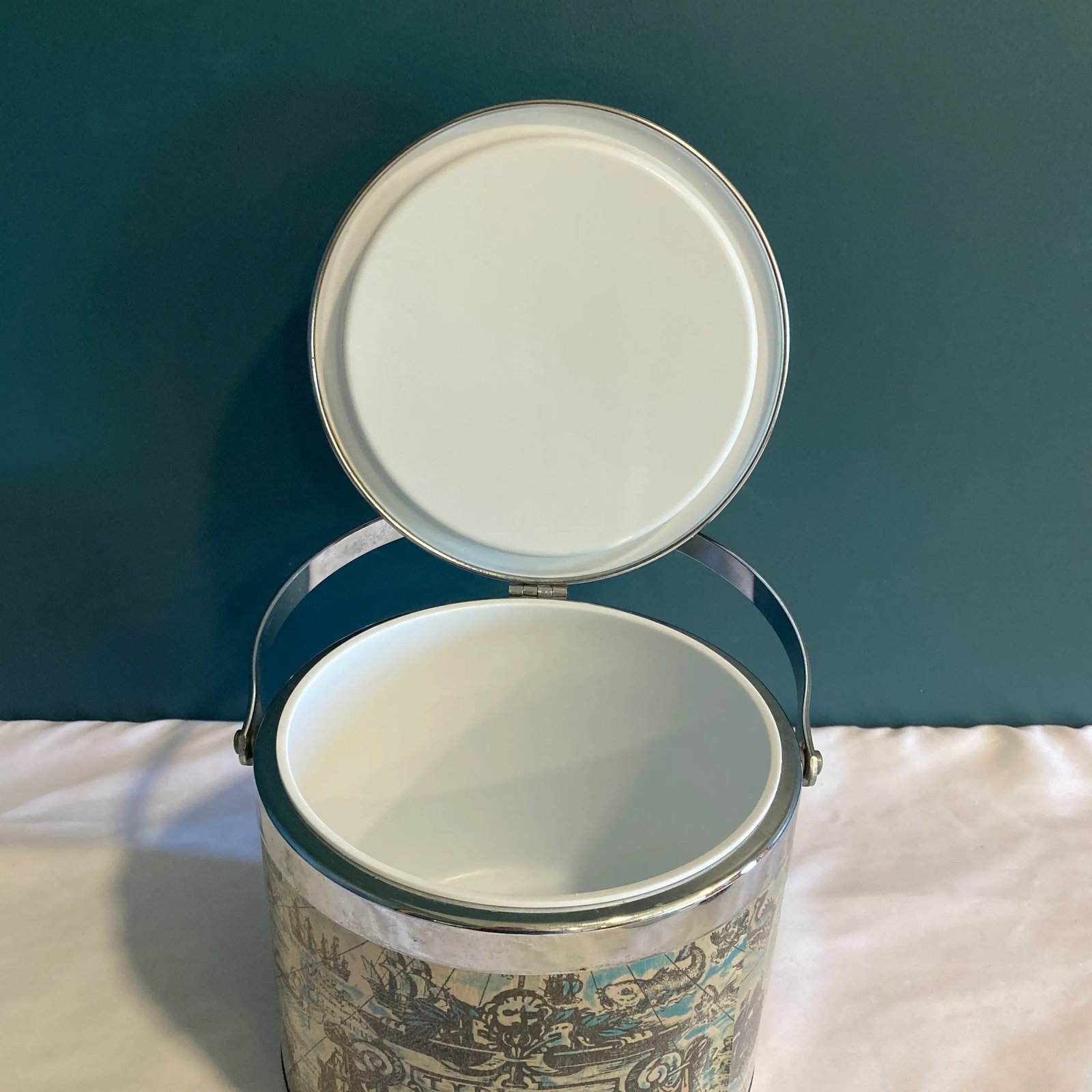 Mid-20th Century Vintage Ice Bucket With Old World Map Design - 4