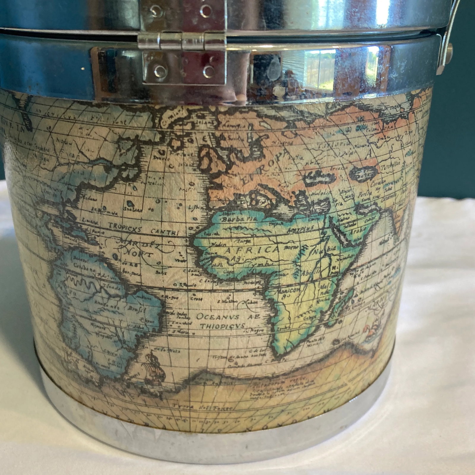 Mid-20th Century Vintage Ice Bucket With Old World Map Design - 7