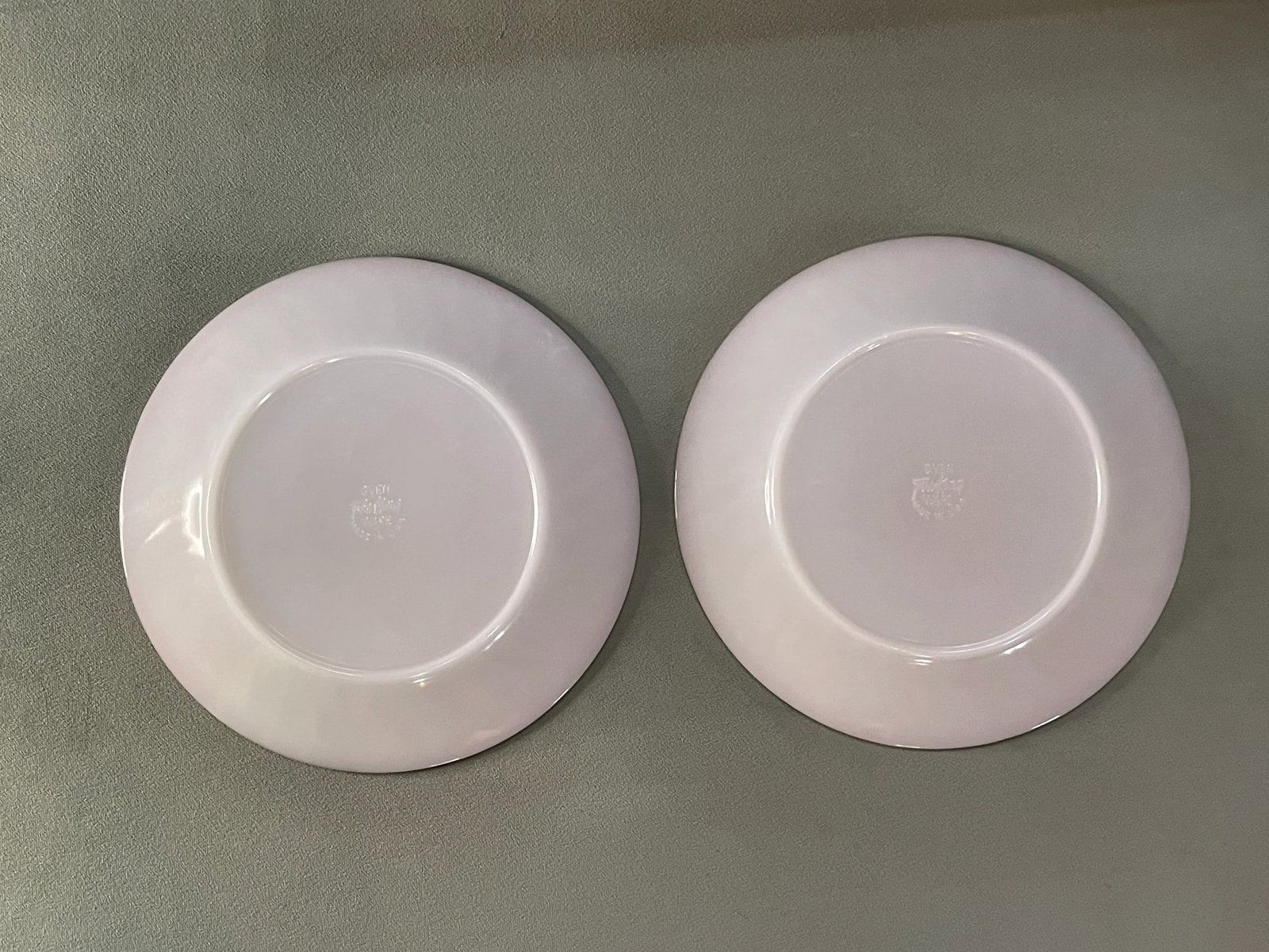 Mid 20th Century Anchor Hocking Milk Glass Dinner Plates- a Pair - 5