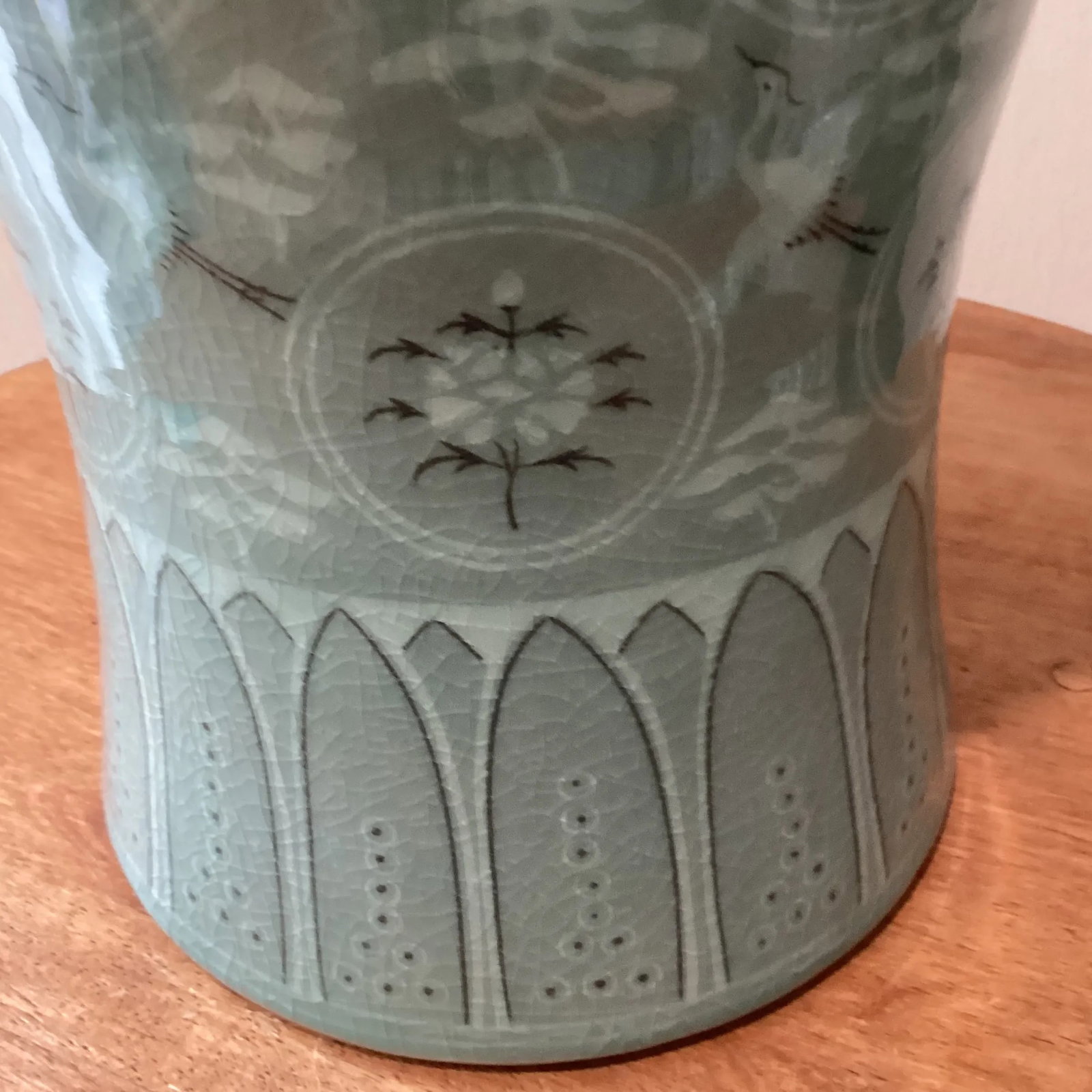 Mid 20th Century Korean Porcelain Meiping Celadon Crackle Claze Inlaid Fly Granes & Chrysanthemum Fl - 2