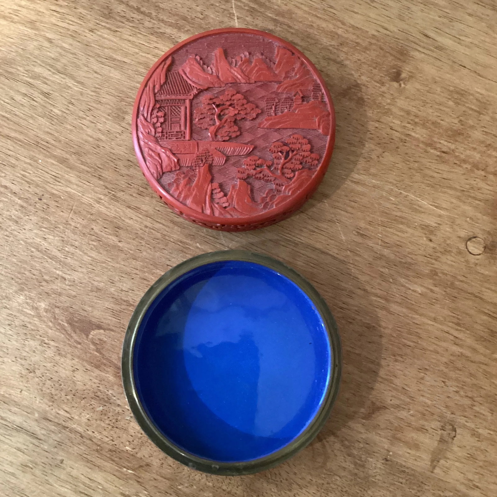 Late 19th Century Antique Small Carved Cinnabar Lacquer 'Scholar' Circular Box and Cover - 4