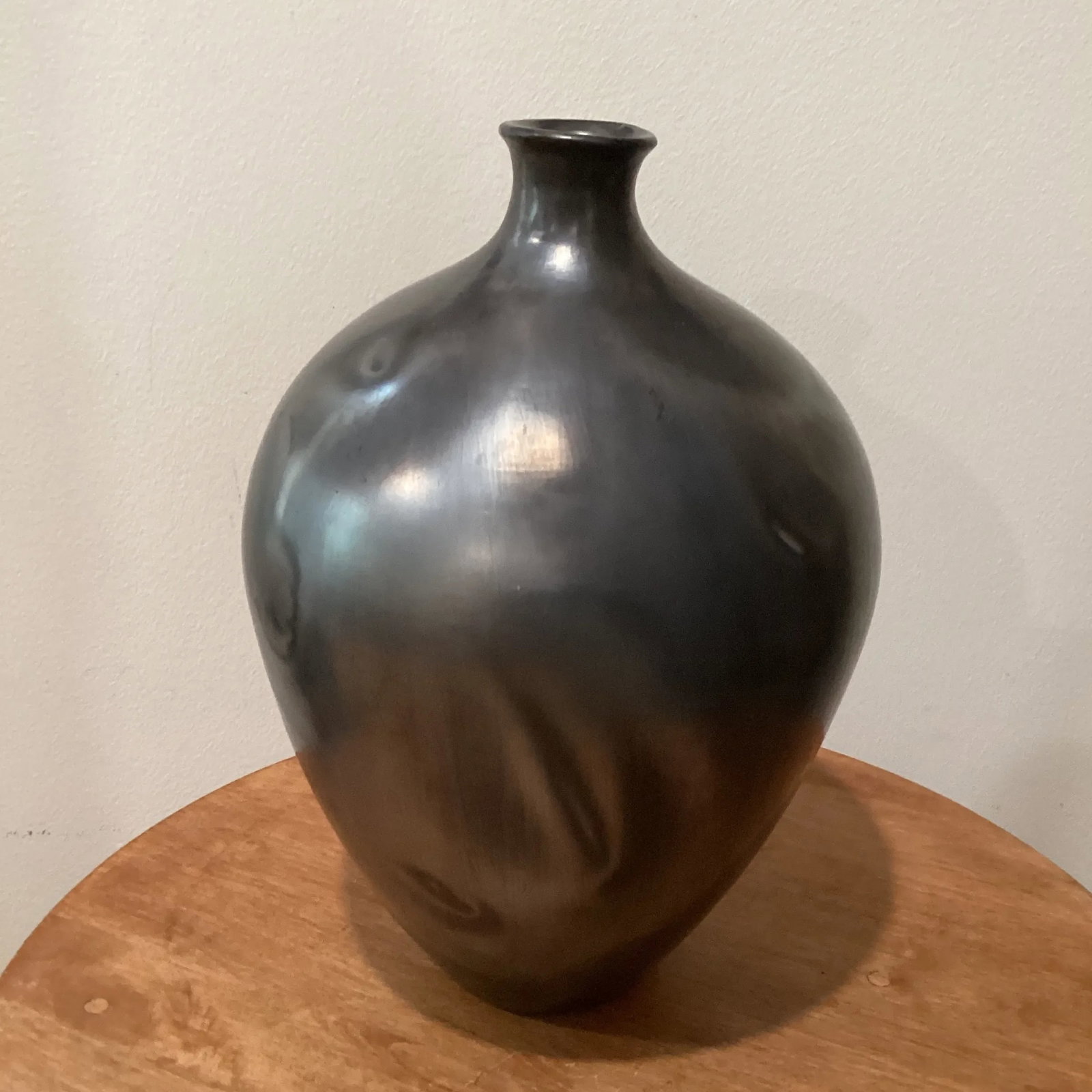 Mid 20th Century Mexican Folk Art Black Clay Pottery Oaxaca Vase, Signed Dona Rosa - 4