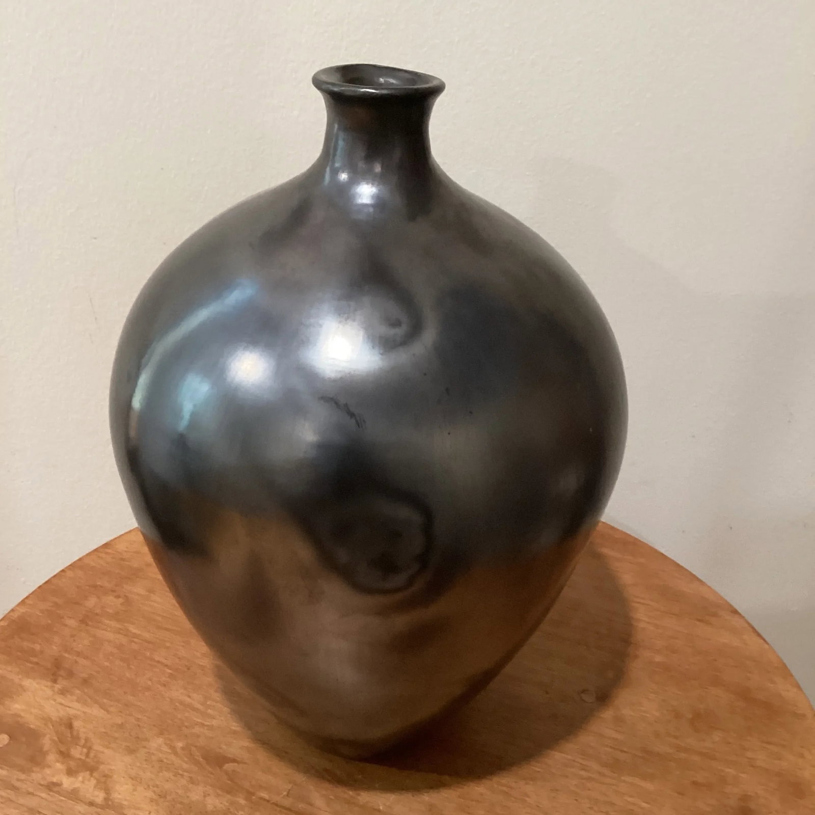 Mid 20th Century Mexican Folk Art Black Clay Pottery Oaxaca Vase, Signed Dona Rosa - 5