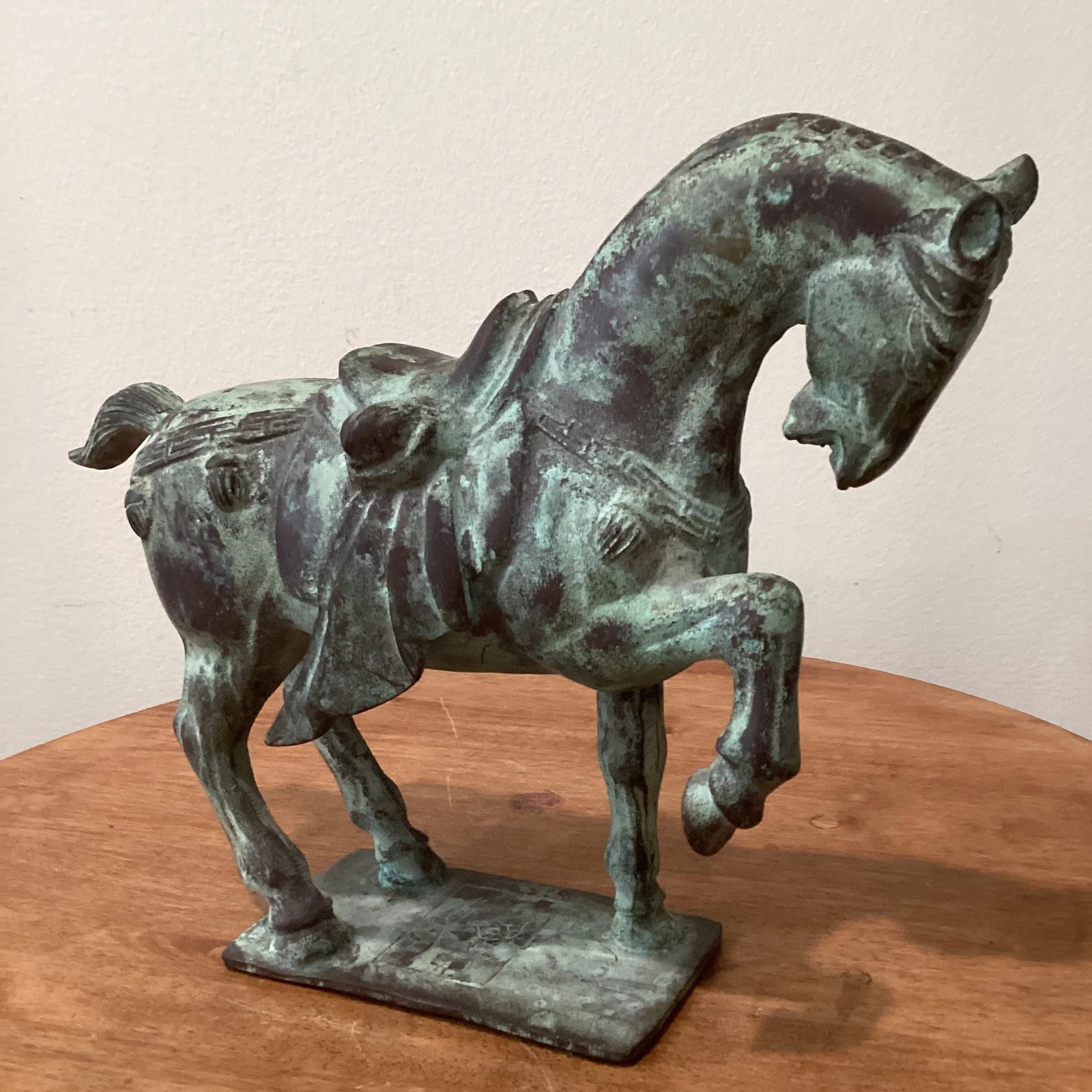Early 20th Century Tang Dynasty-Style War Horse Metal Sculpture on Pedestal, Artist Signed - 3