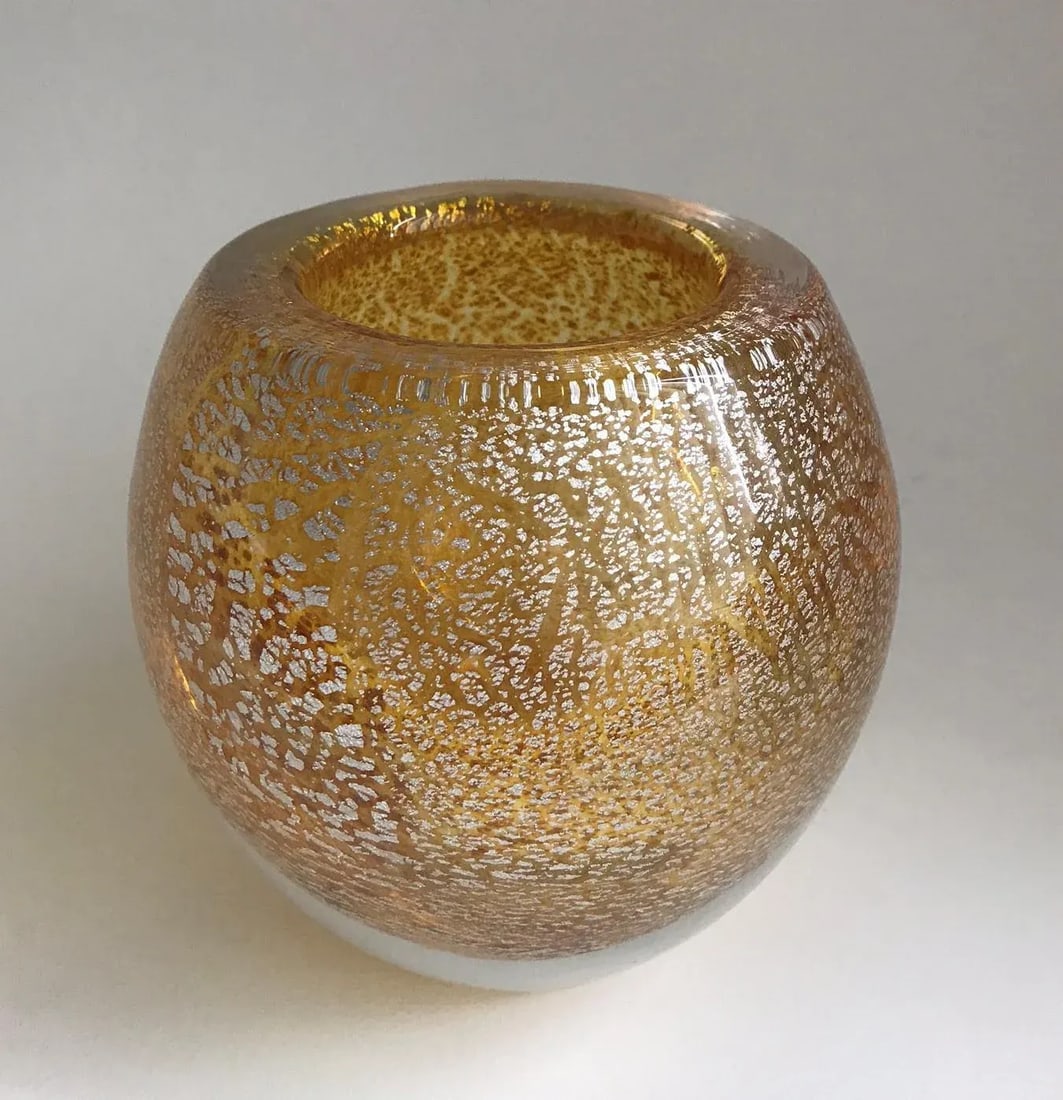 Italian Gold Glass Stardust Vase - 8