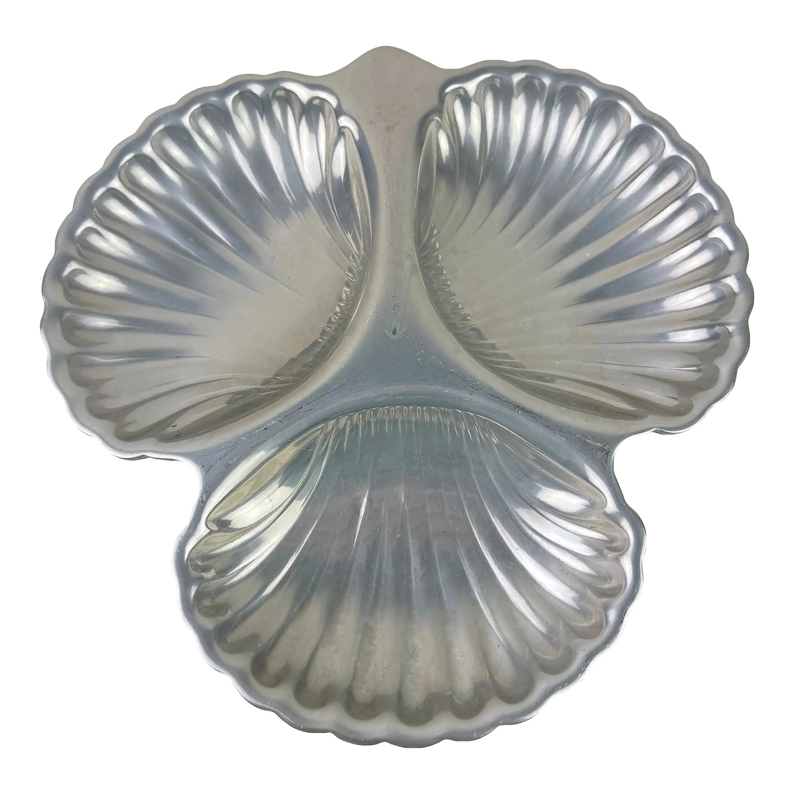 1960s Gorham Aegean Collection Three Shell Dish: Gorham Aegean Collection Three Shell Dish Vintage Goham hollowware dish. Ameriloy metal. YA 108. Divided into three shell bowls. Perfect for snacks. Approx. Measurements: 10.75" x 10.5"x 1.25"
