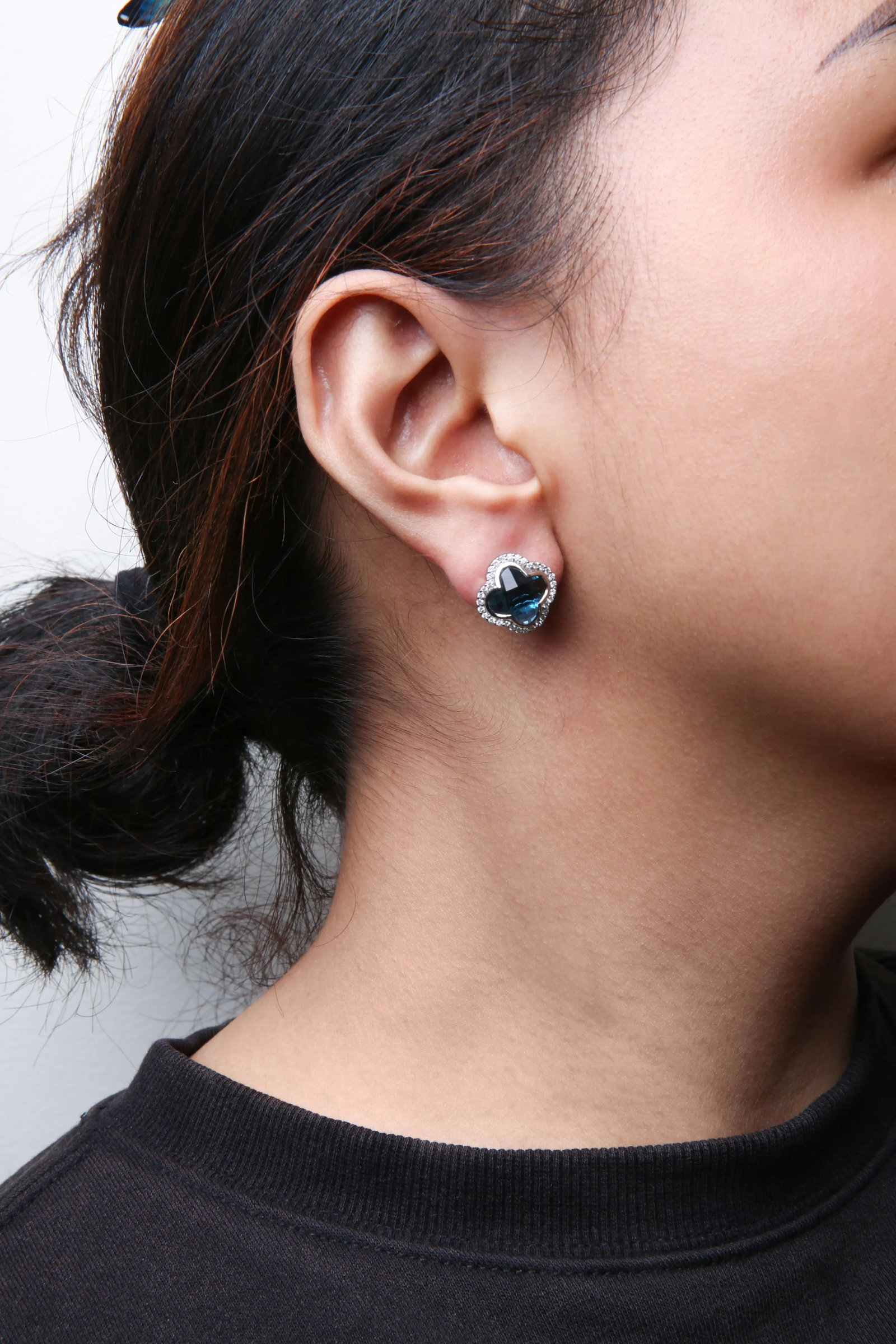 18K White Gold 3/8 Cttw Diamond and 11x11mm Clover-Cut London Blue Topaz Gemstone Halo Clover Stud E - 4