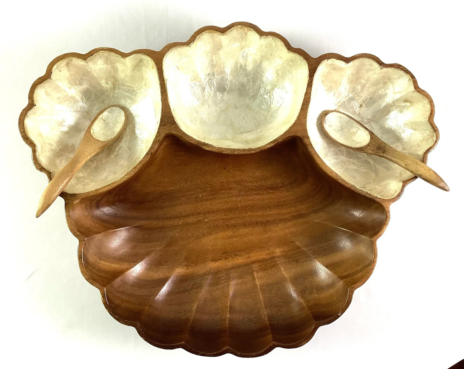 1960's Philipine Monkey Pod Wood and Capiz Shell - Hors D'oeuvre/Snack Tray With Provenance - 10