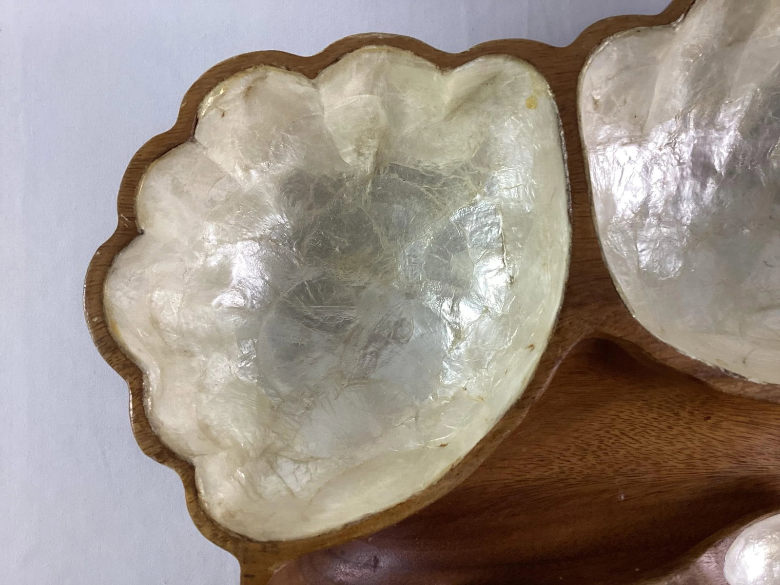 1960's Philipine Monkey Pod Wood and Capiz Shell - Hors D'oeuvre/Snack Tray With Provenance - 5