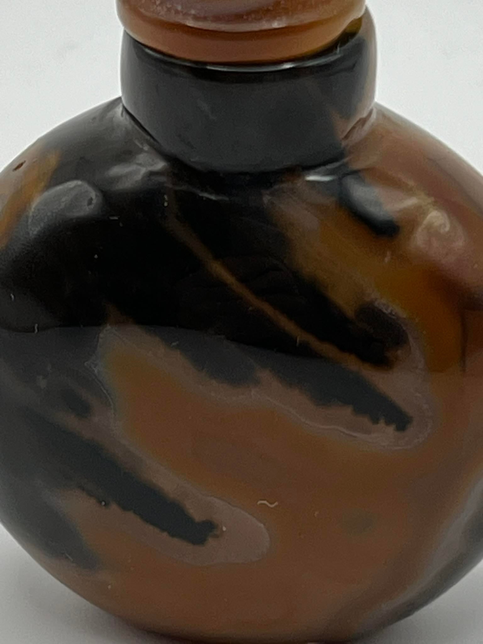 Small Vintage Chalcedony Snuff Bottle - 5