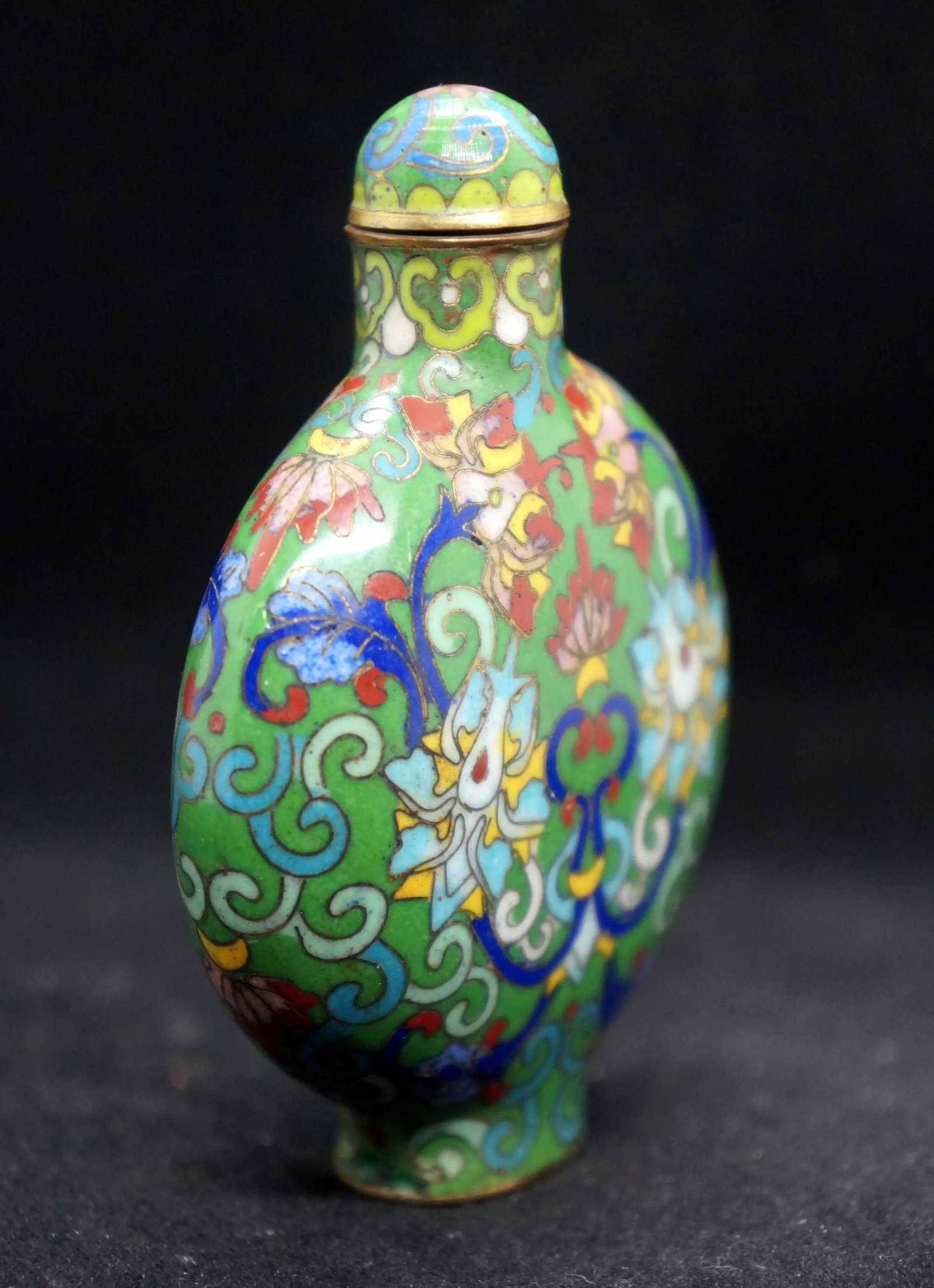 Vintage Green Cloisonne Snuff Bottle With Spurious Mark of Qianlong - 2