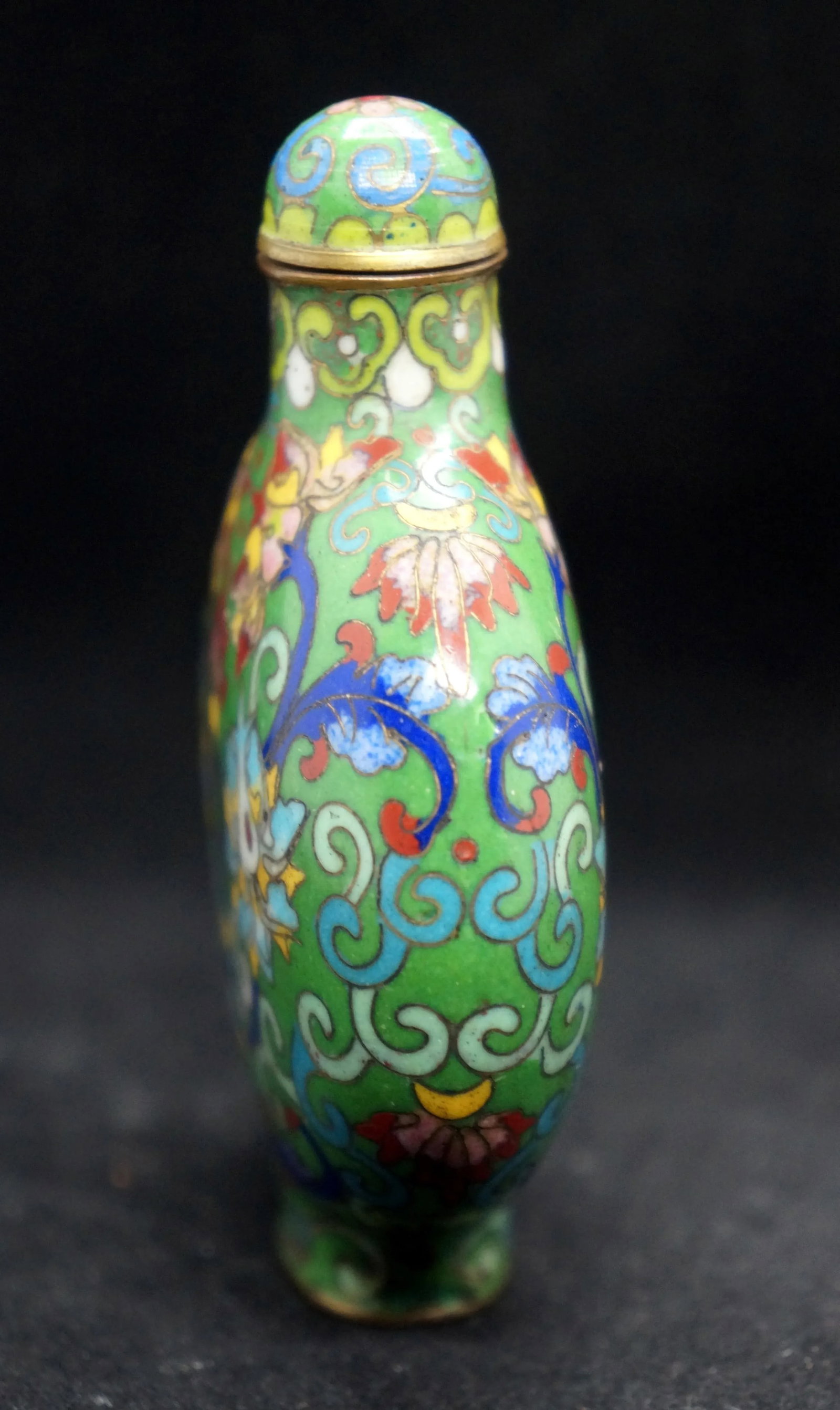 Vintage Green Cloisonne Snuff Bottle With Spurious Mark of Qianlong - 3