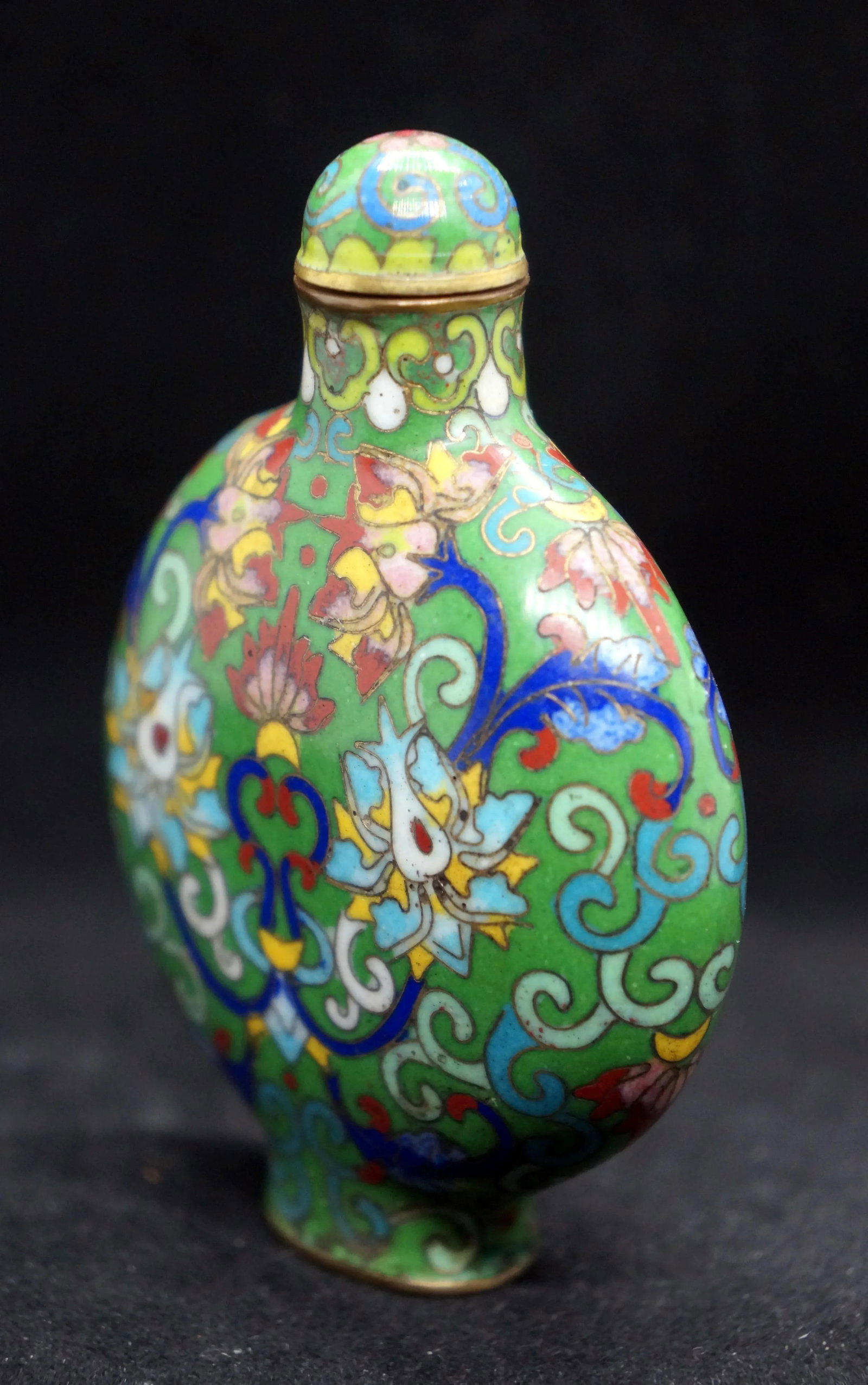Vintage Green Cloisonne Snuff Bottle With Spurious Mark of Qianlong - 4
