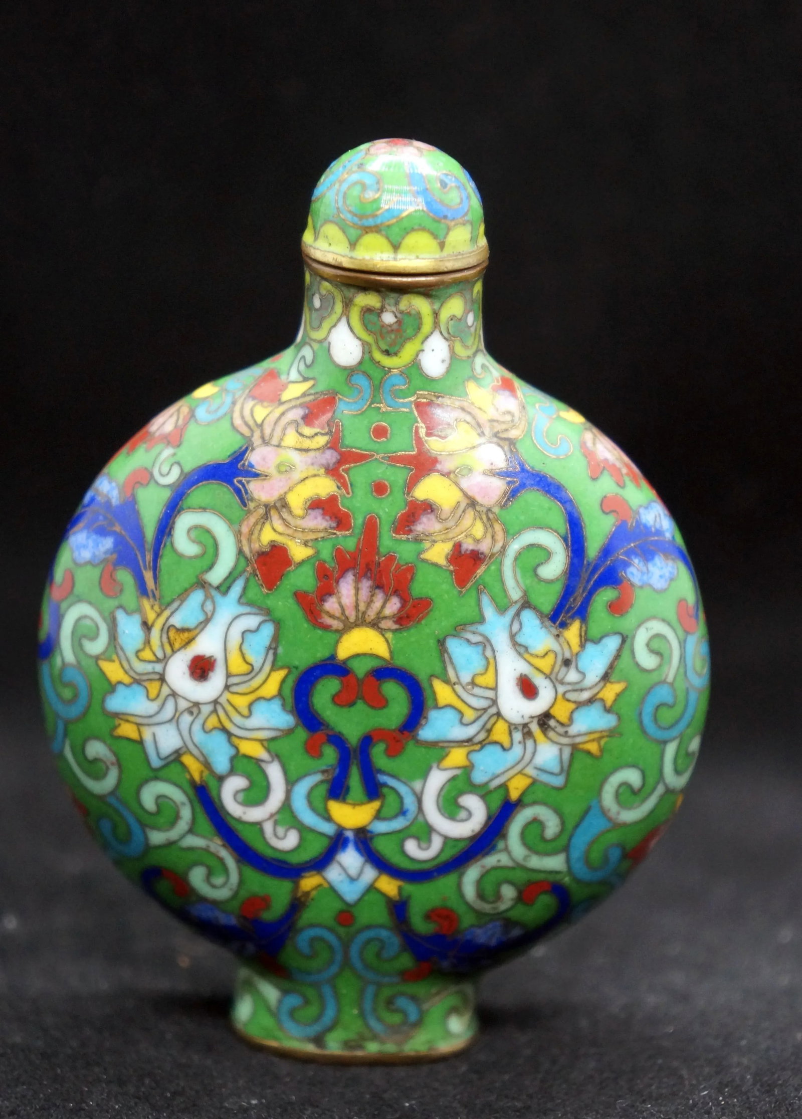 Vintage Green Cloisonne Snuff Bottle With Spurious Mark of Qianlong - 5
