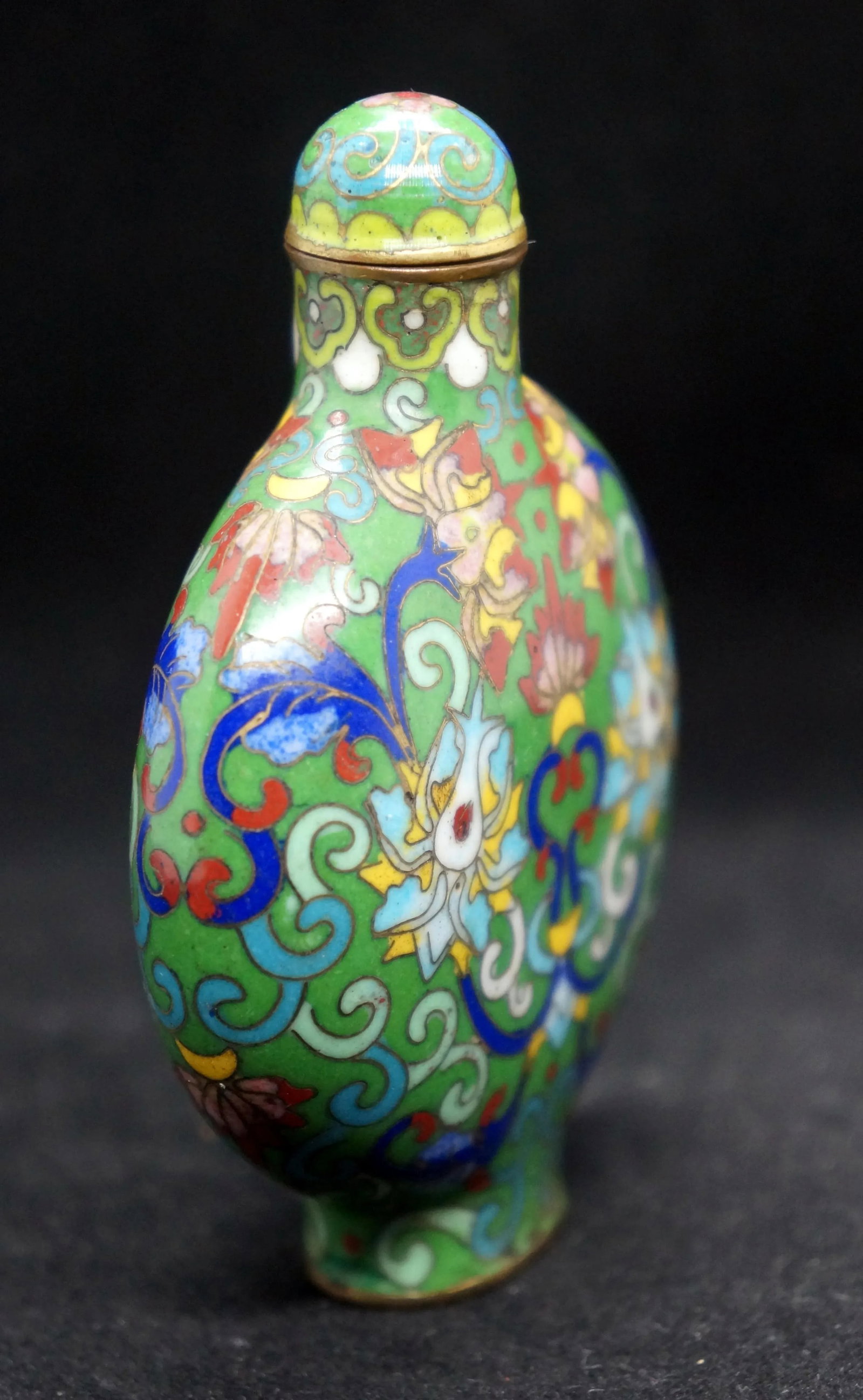 Vintage Green Cloisonne Snuff Bottle With Spurious Mark of Qianlong - 6