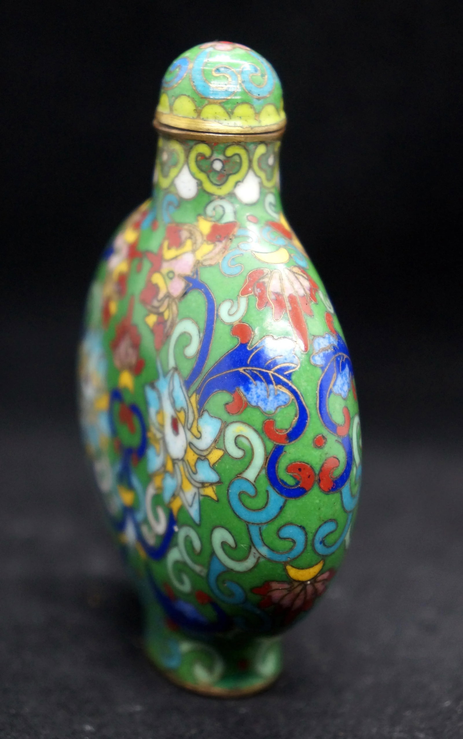 Vintage Green Cloisonne Snuff Bottle With Spurious Mark of Qianlong - 7