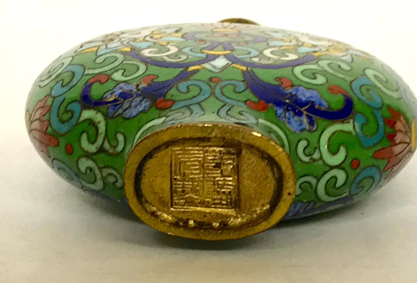 Vintage Green Cloisonne Snuff Bottle With Spurious Mark of Qianlong - 8