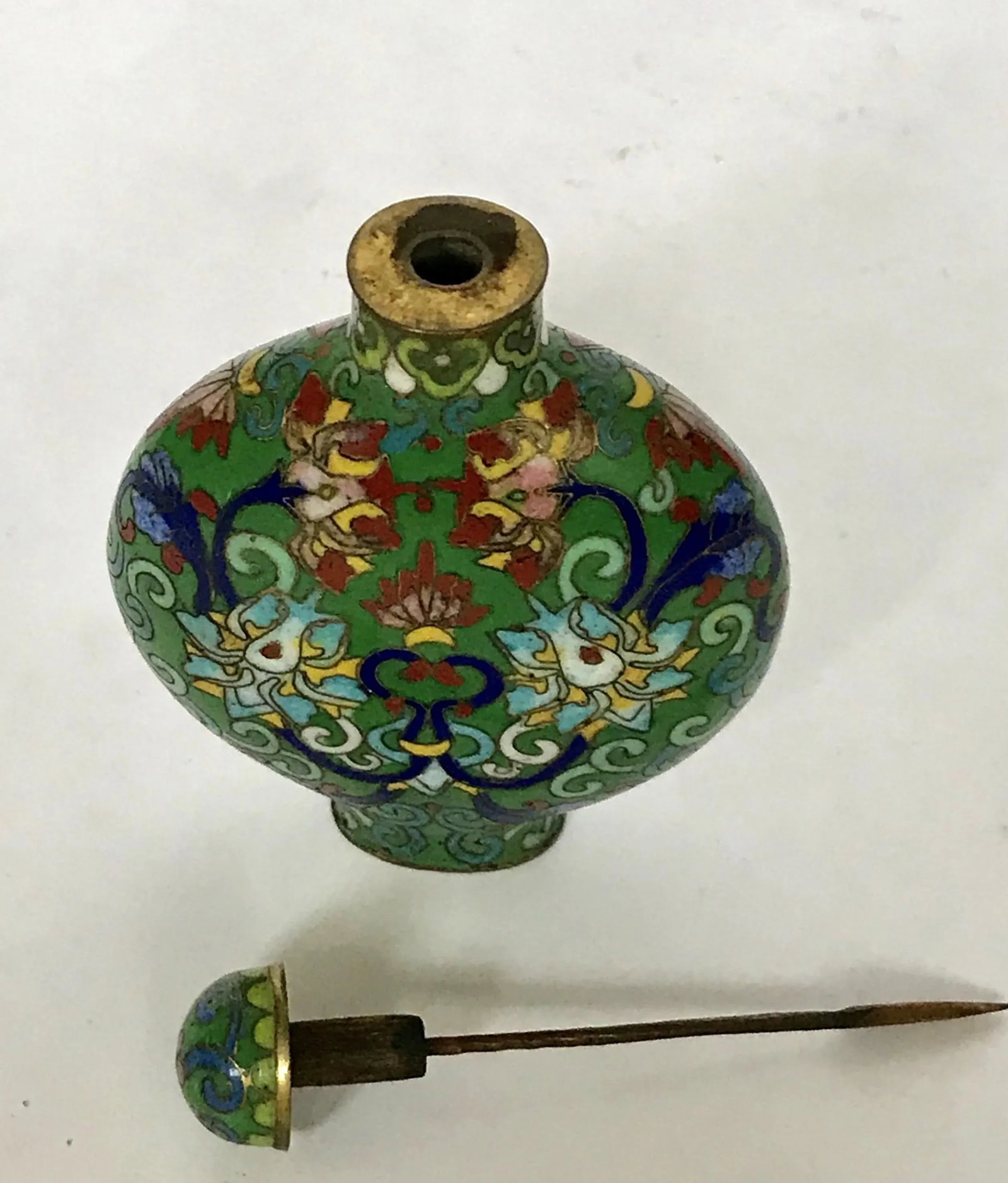 Vintage Green Cloisonne Snuff Bottle With Spurious Mark of Qianlong - 9