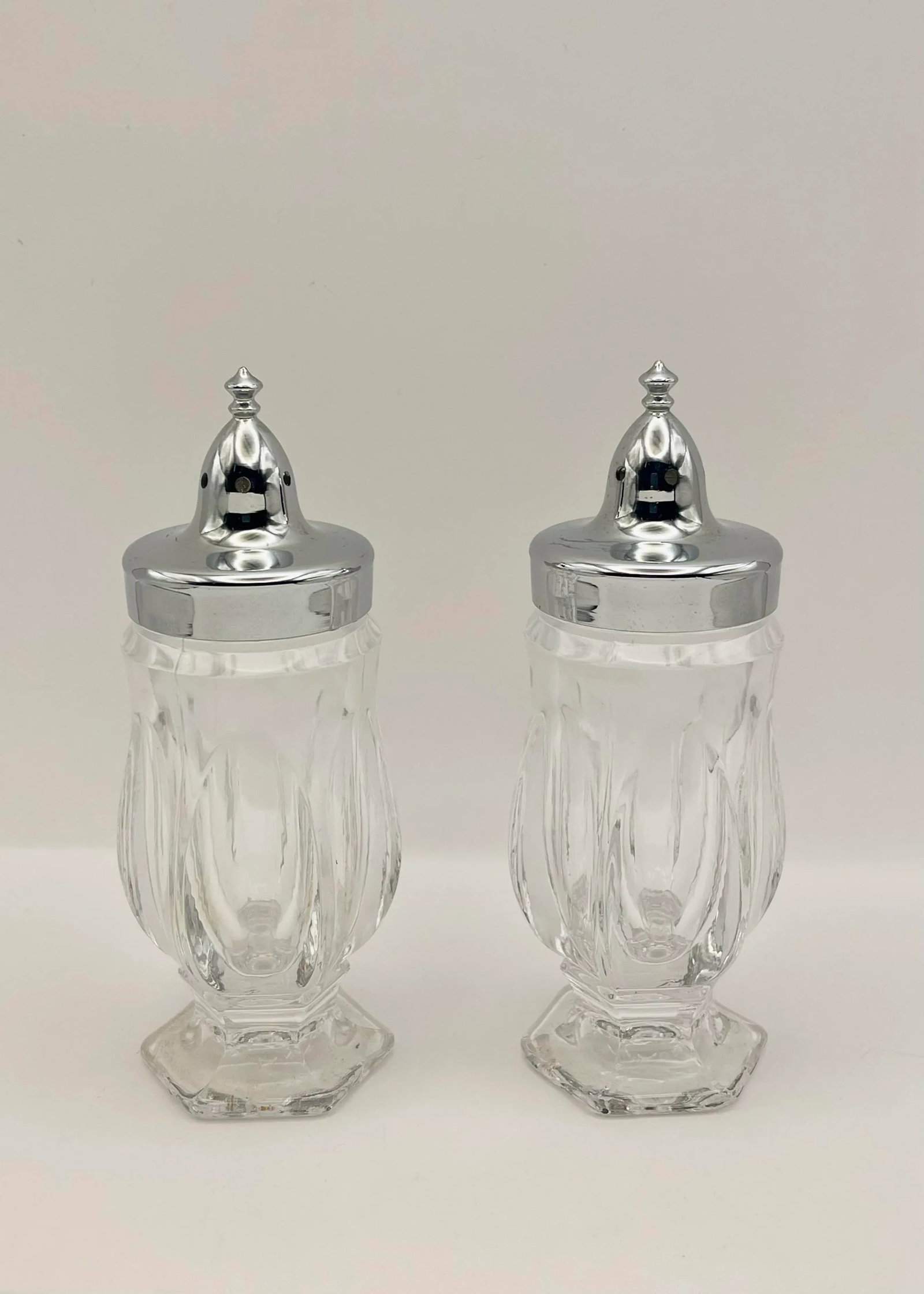 Vintage Pressed Glass Salt & Pepper Shakers- a Pair - 4