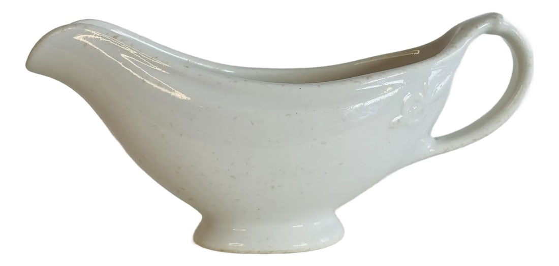 Vintage 1940s Restaurant Ware Shenango White Sauce Boat: Vintage 1940s Restaurant Ware Shenango White Sauce Boat. This sauce boat is from the US Marine Quartermasters USQMC, New Castle PA. Marked underneath. Condition: Alterations: Original Condition