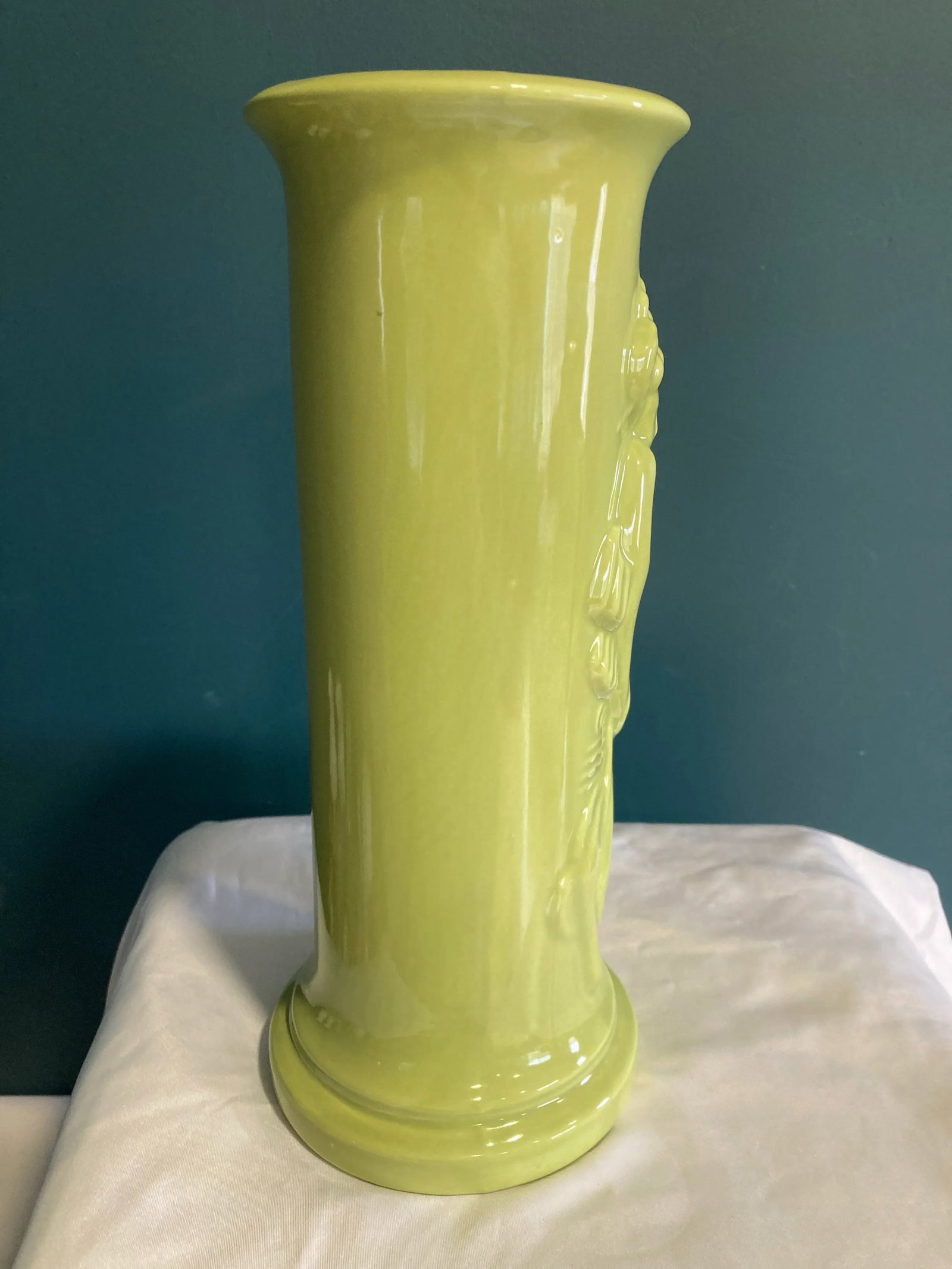 Vintage Chartreuse Green Ceramic Vase With Asian Woman Relief - 4