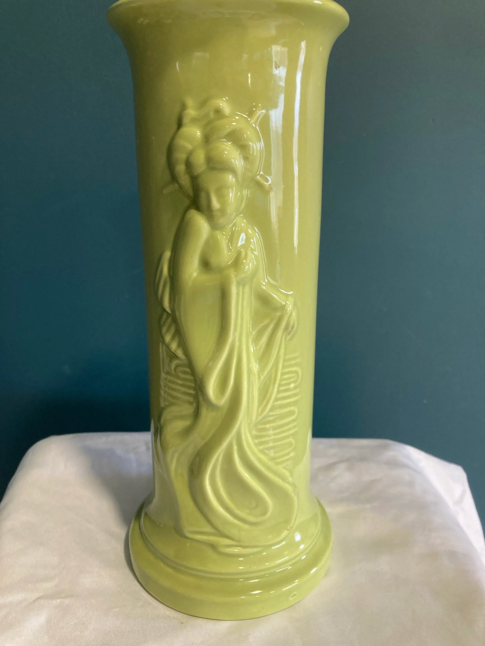 Vintage Chartreuse Green Ceramic Vase With Asian Woman Relief - 5