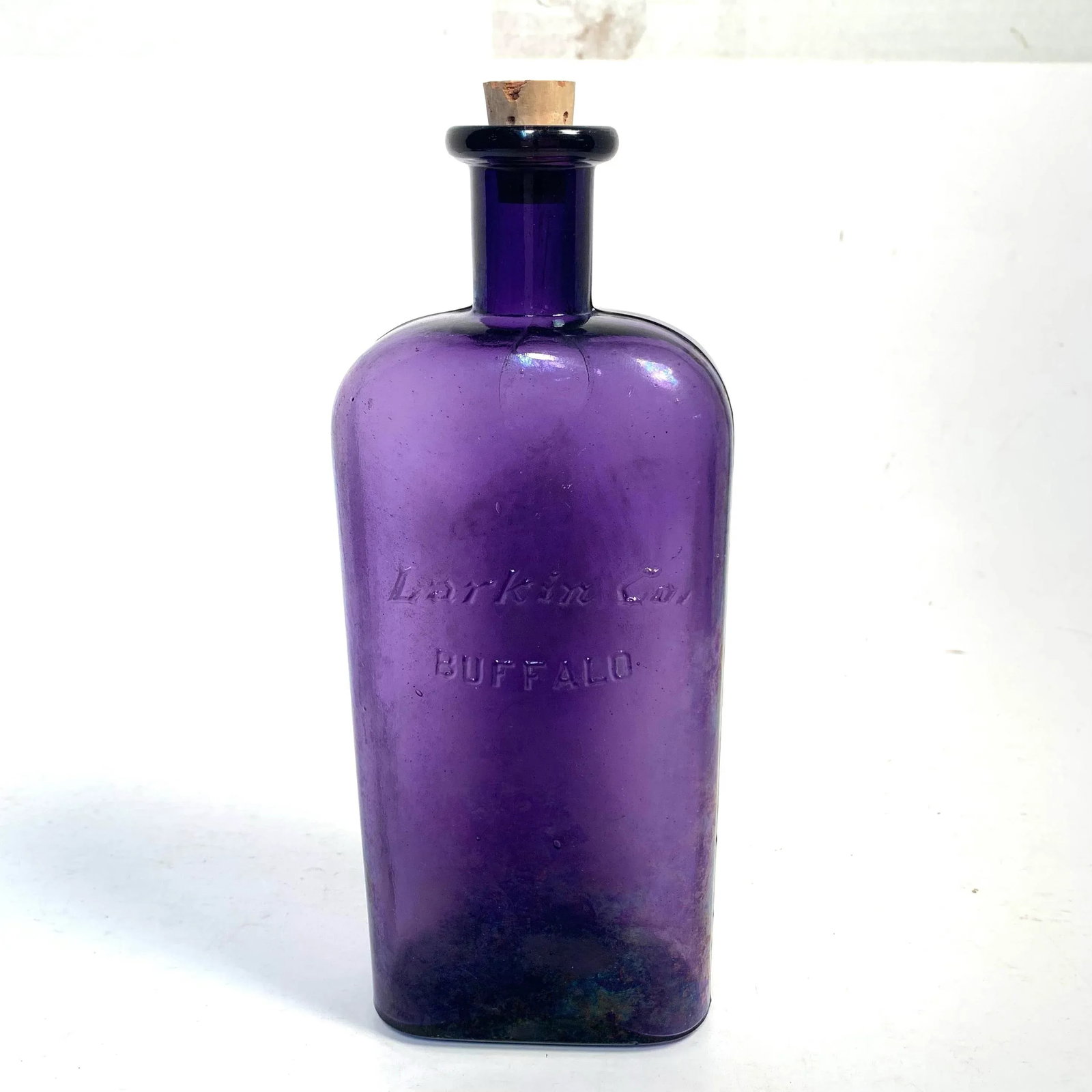 Early 20th Century Larkin Co. Amethyst Glass Bottle Art Nouveau - 10