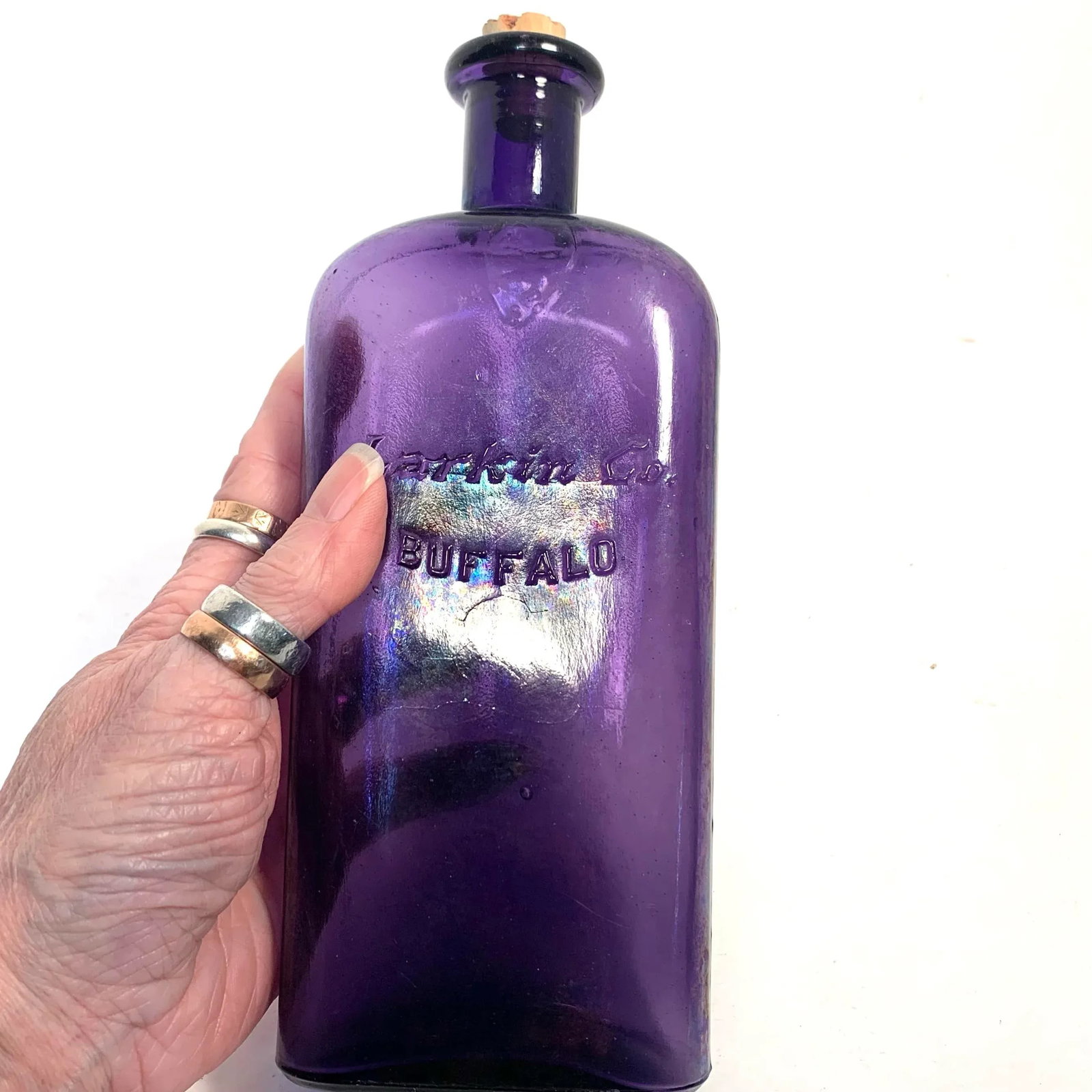 Early 20th Century Larkin Co. Amethyst Glass Bottle Art Nouveau - 3