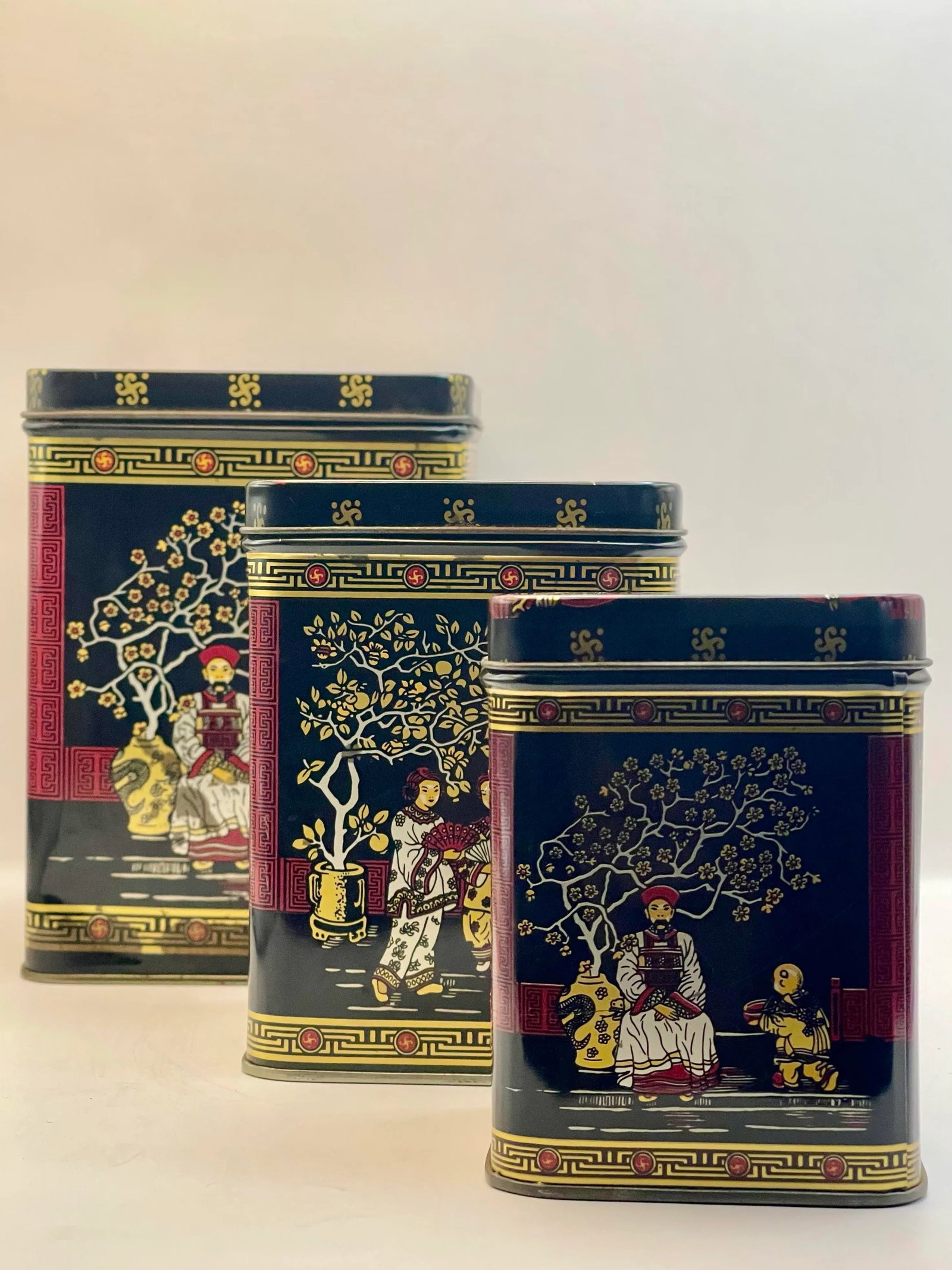 Mid 20th Century Asian Black & Gold Nesting Tins- A Set of 3 - 7
