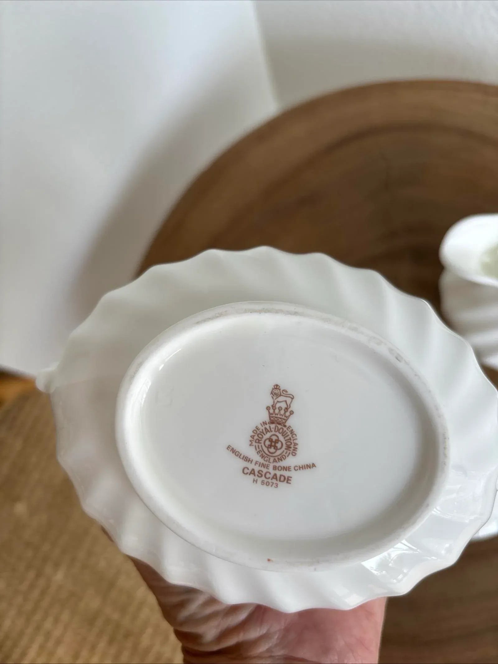 1990s Royal Doulton Cascade White Cream Pitcher and Sugar Set - 4