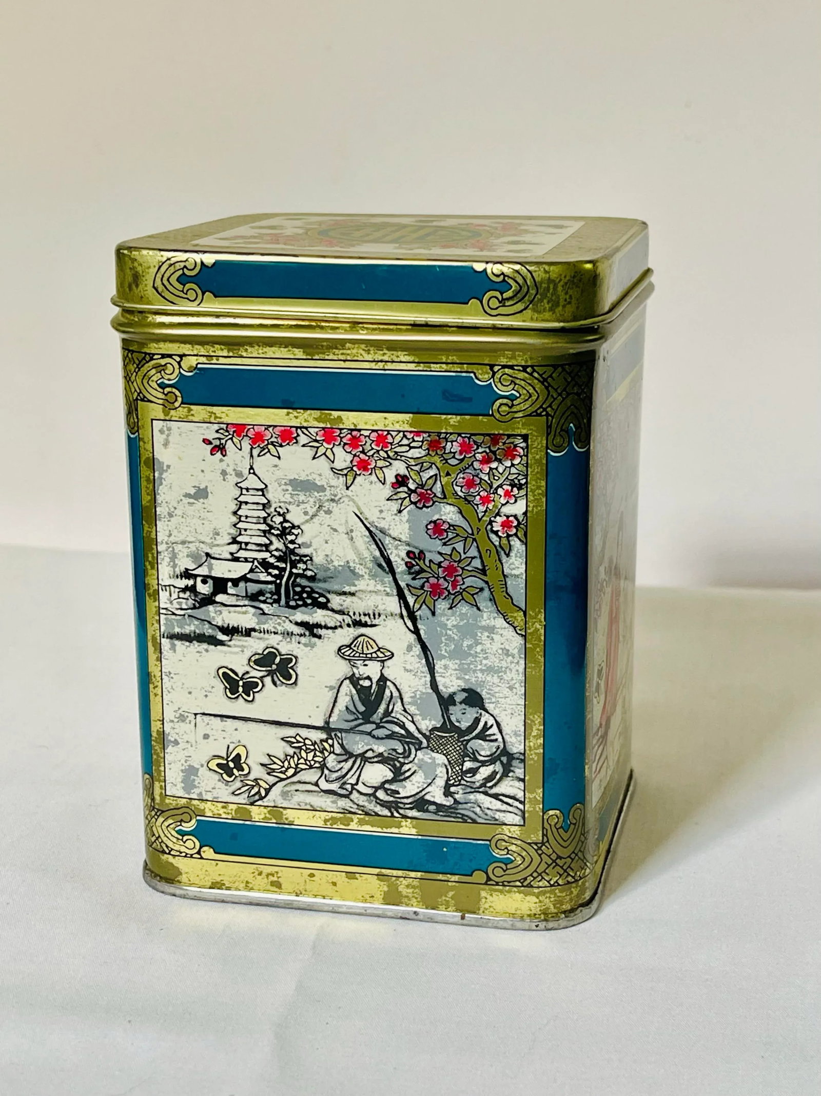 Early 20th Century Asian Garden Scene Tin Box - 4