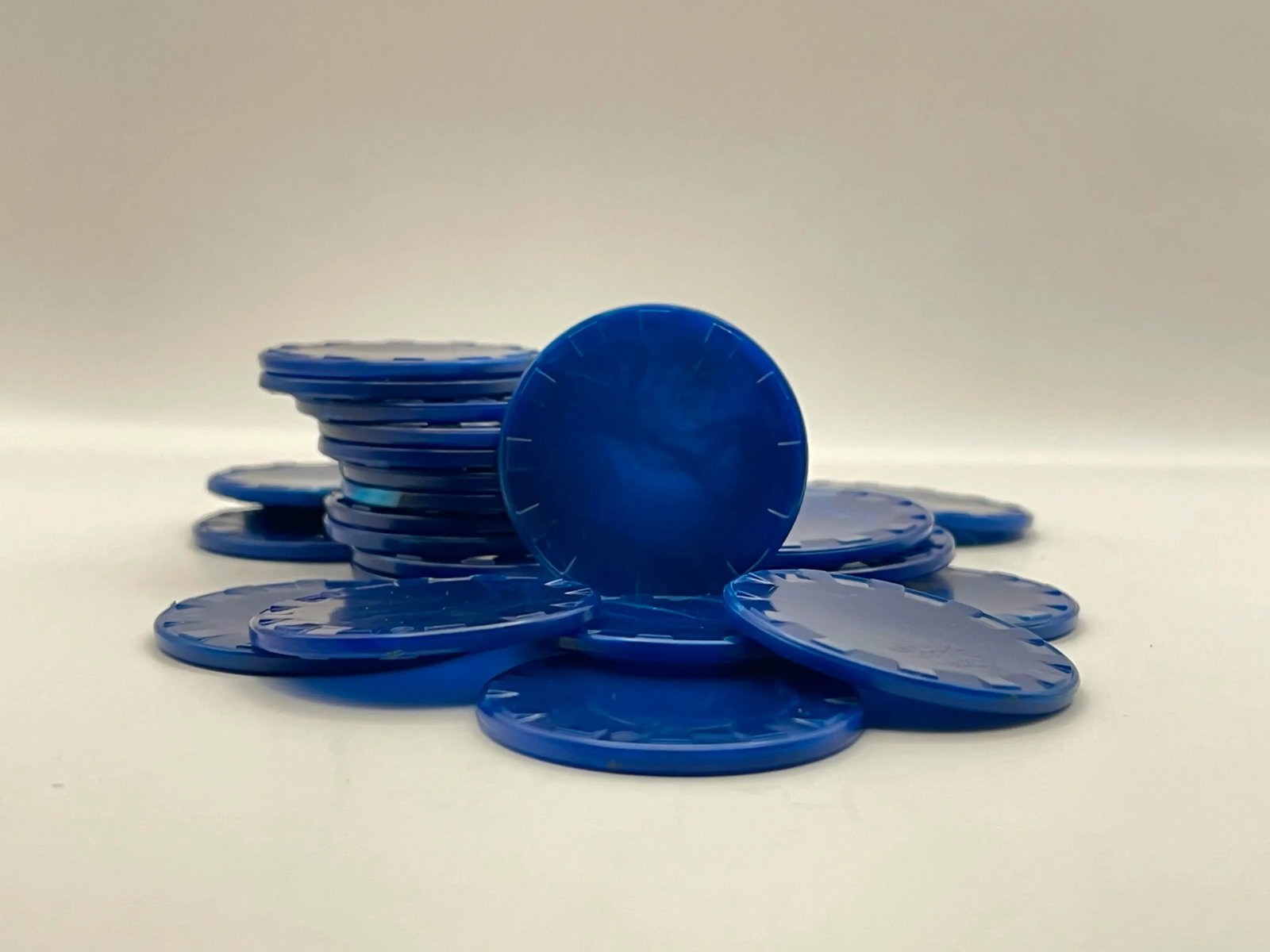 Vintage Marbleized Poker Chips With Clear Case - 5