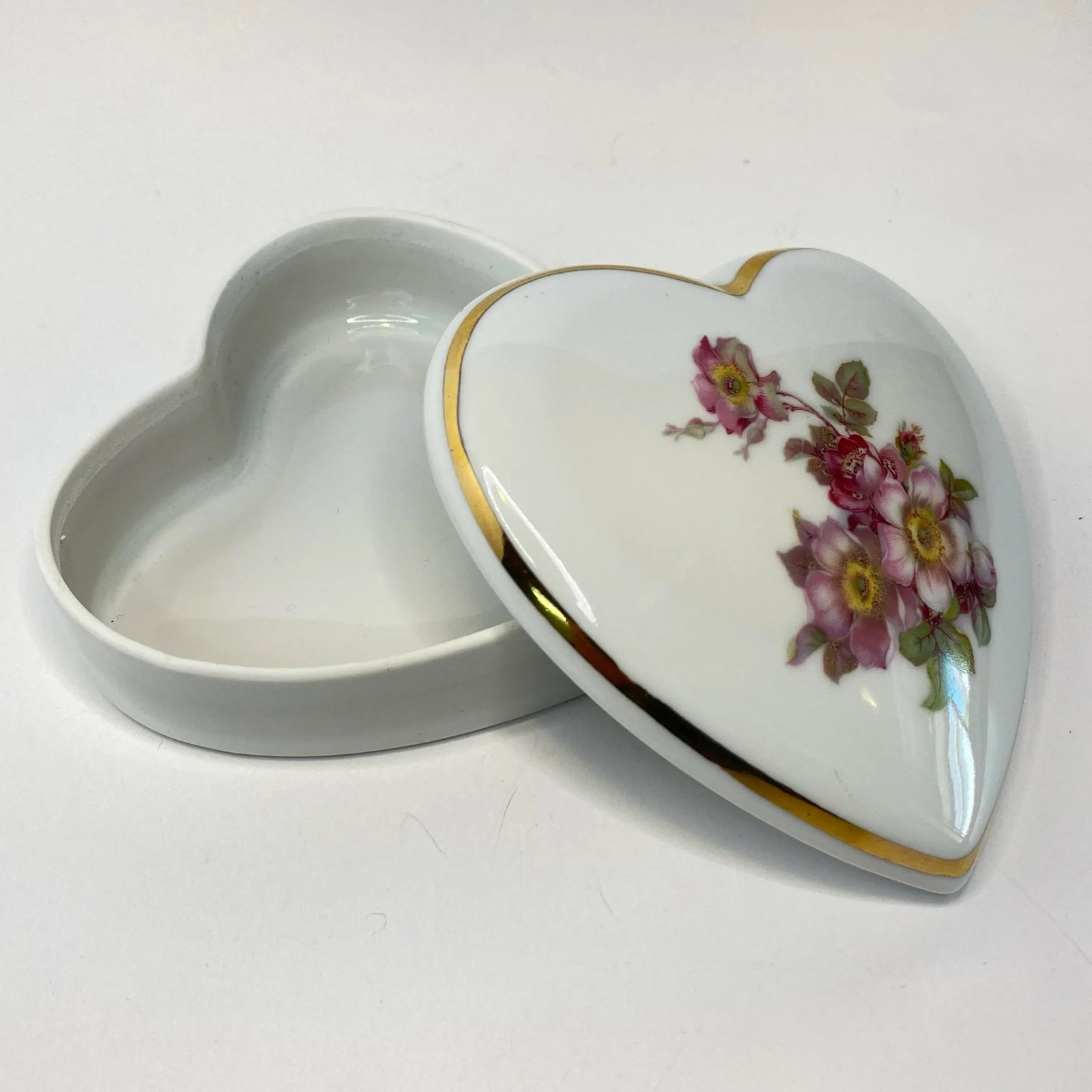 Vintage Gerold Porzellan Heart Shaped Trinket Box With Pink Flowers From West Germany - 2
