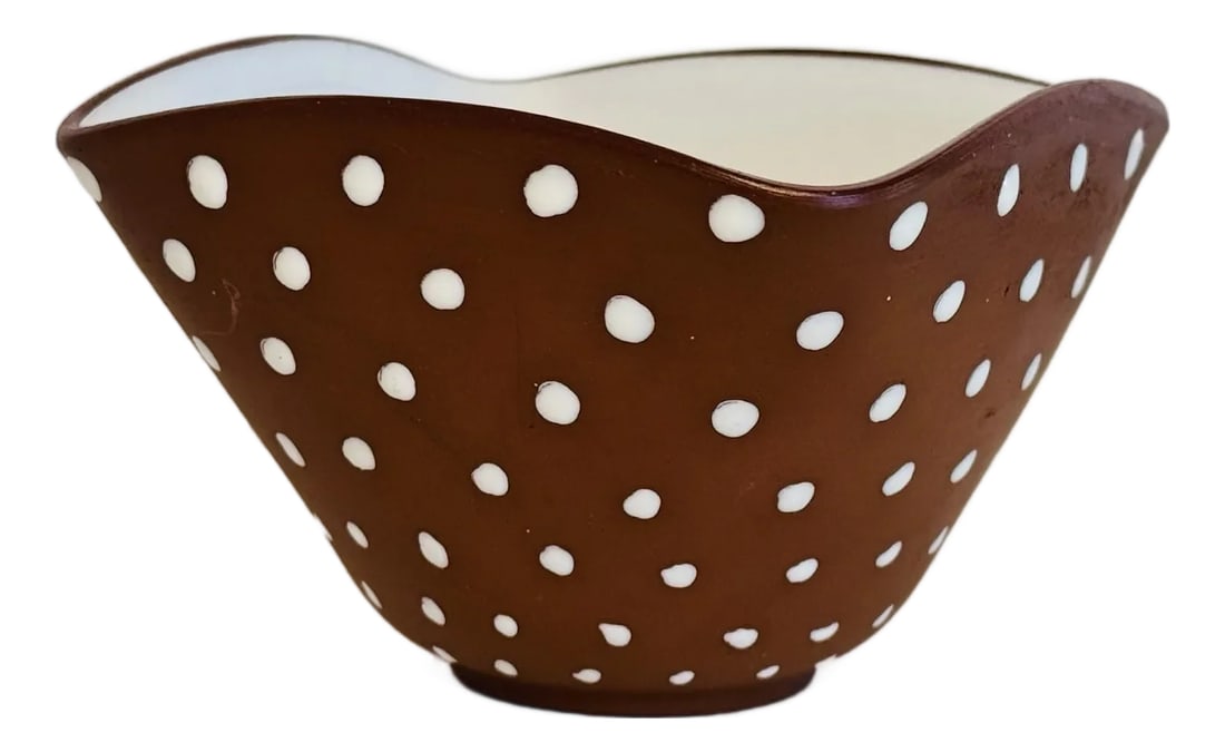 Vintage 1960s Graveren Norsk Brown Square Bowl With Raised White Polka Dots: Vintage 1960s Graveren Norsk Brown Square Bowl With Raised White Polka Dots Excellent used condition. No chips, cracks or stains Signed underneath Condition: Alterations: Original Condition Unaltered