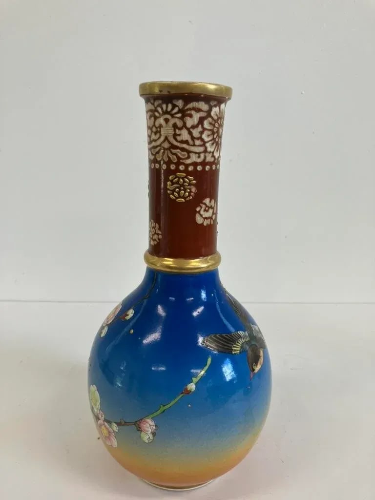 Antique Japanese Satsuma-Style Vase With Floral & Gilt Detailing - Late 19th to Early 20th Century - 3